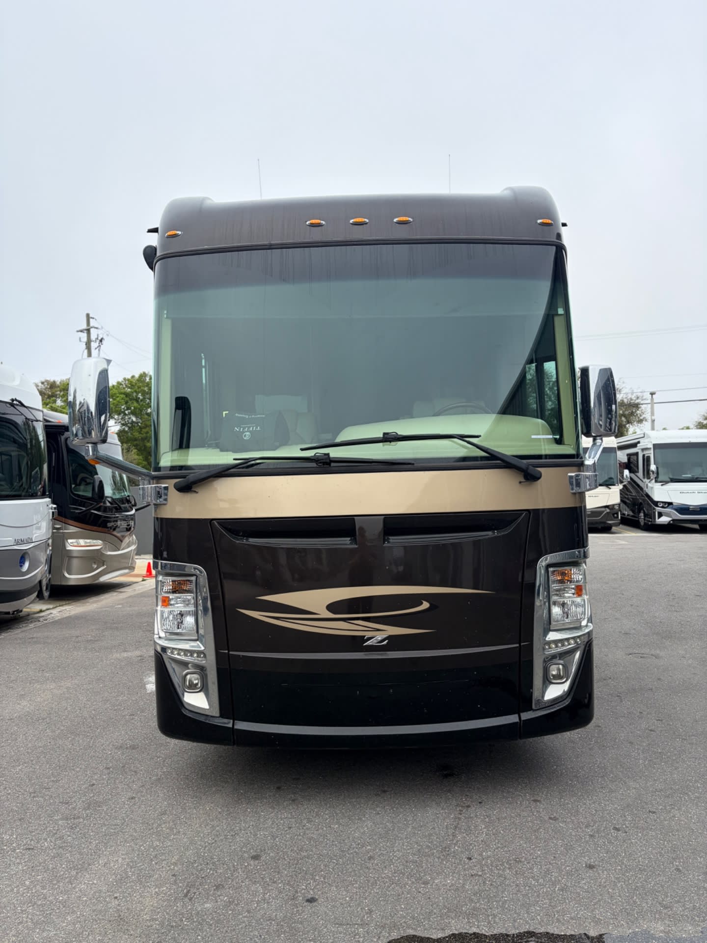 2017 Tiffin Zephyr 45 OZ - Exterior view 2