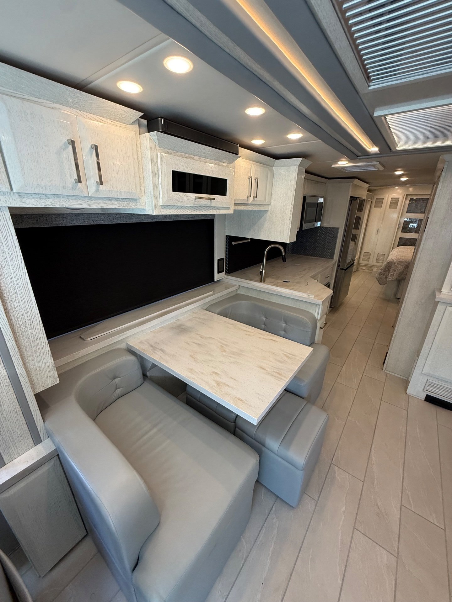 2022 Newmar New Aire 3543 - Interior view 3