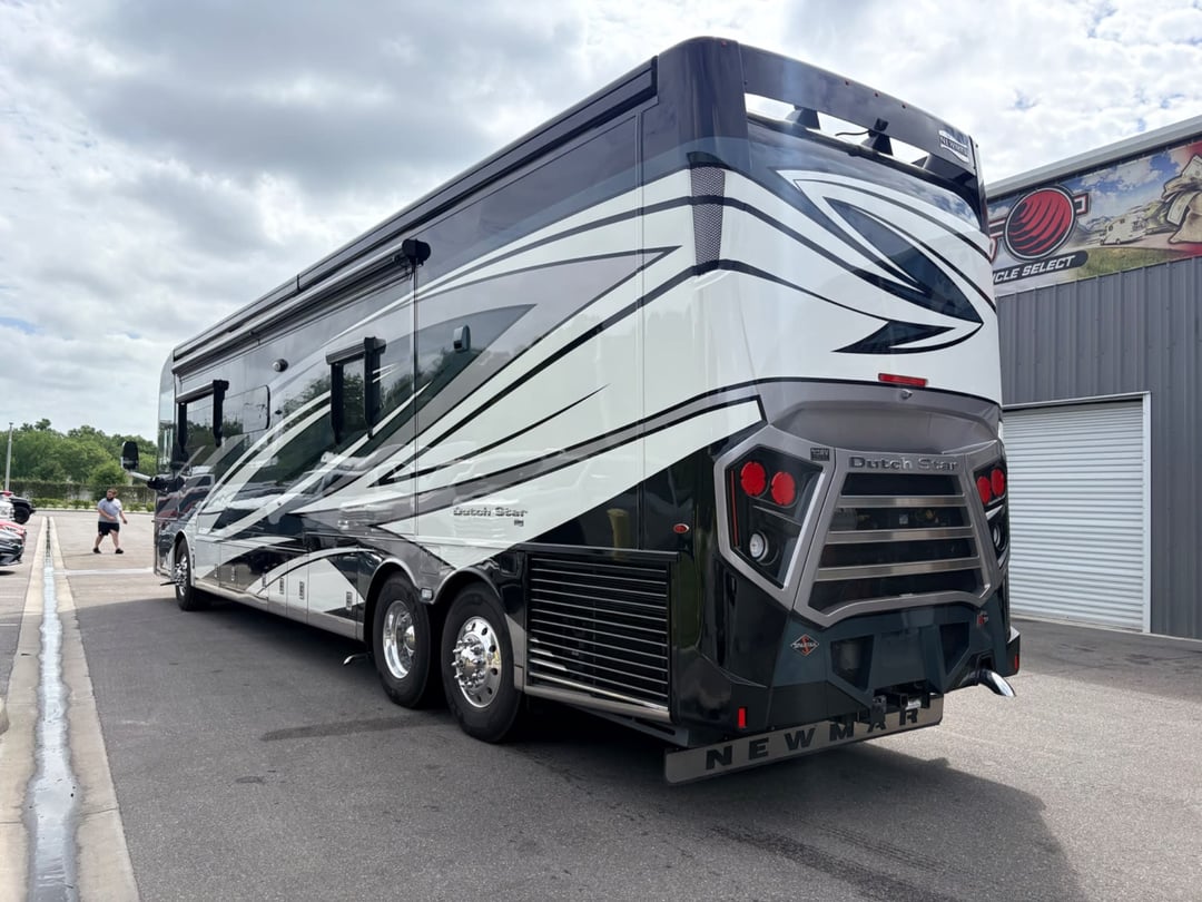 2023 Newmar Dutch Star 4370, Exterior photo 4