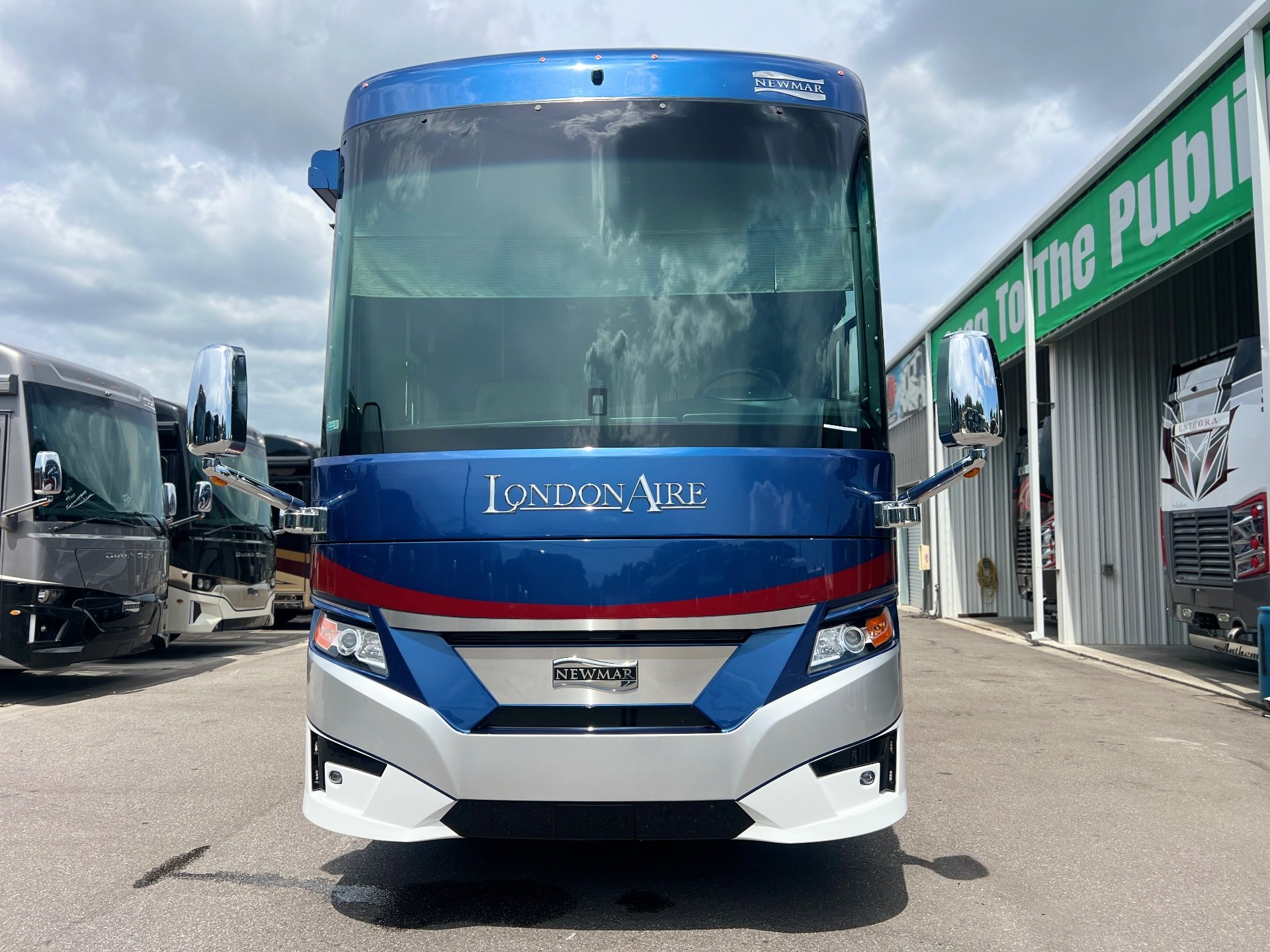 2022 Newmar London Aire 4579 - Exterior view 2