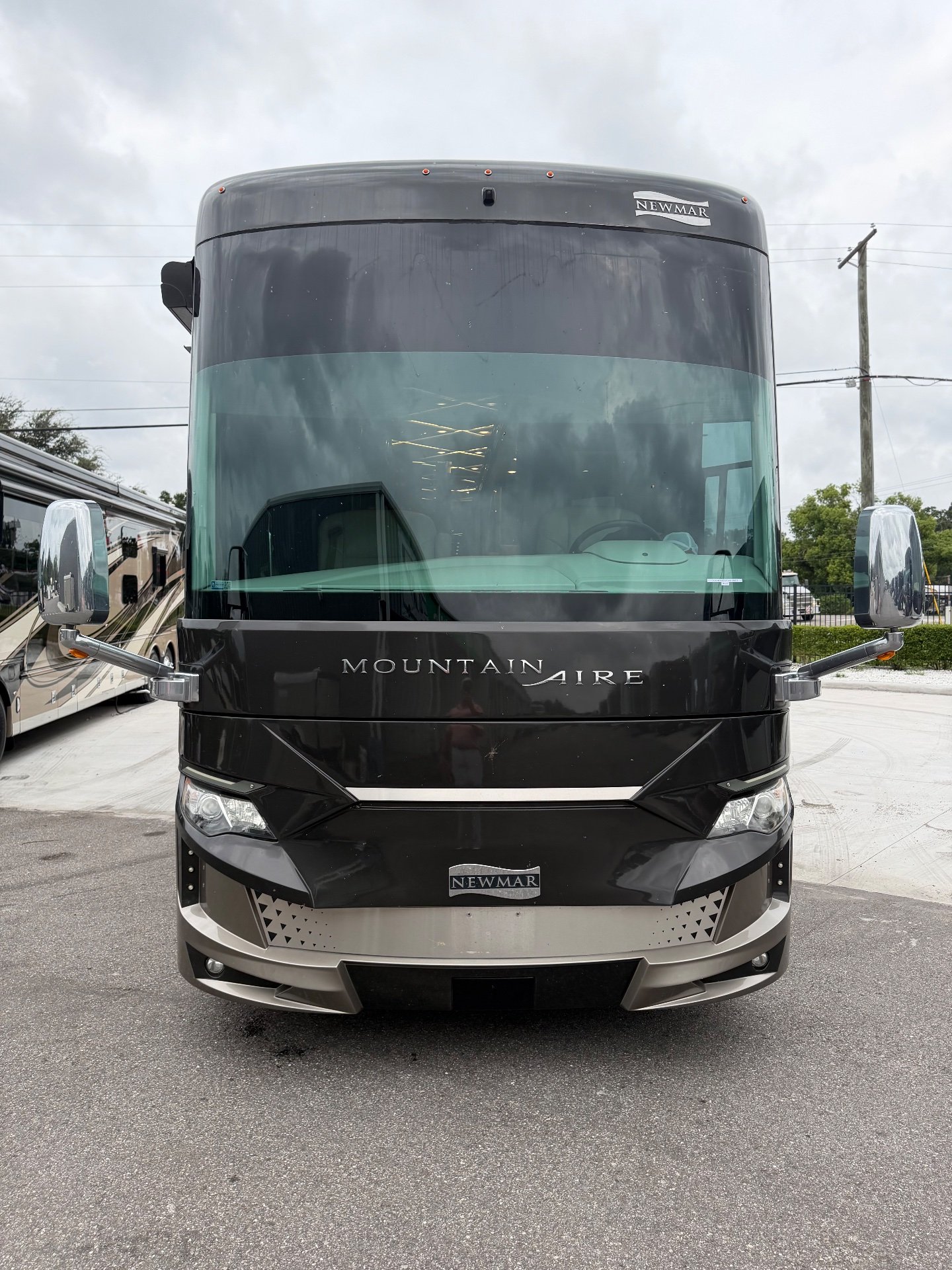 2020 Newmar Mountain Aire 4551 - Exterior view 2