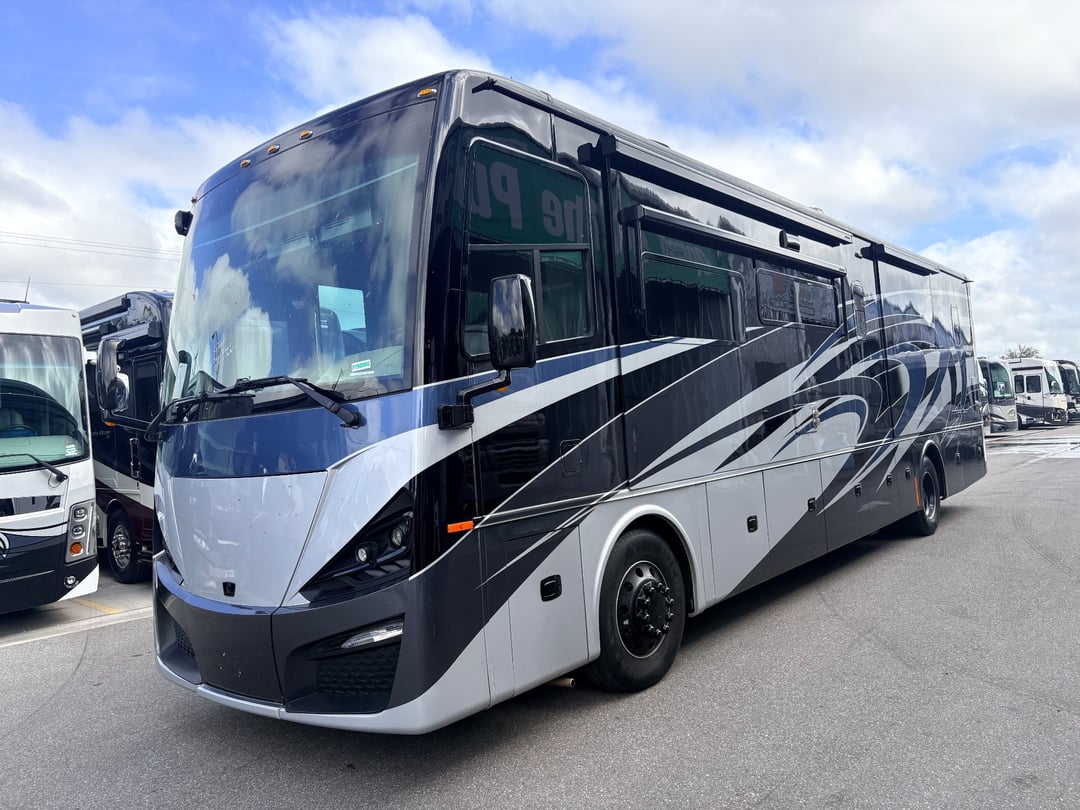 2021 Tiffin Phaeton 40 IH, Exterior photo 2