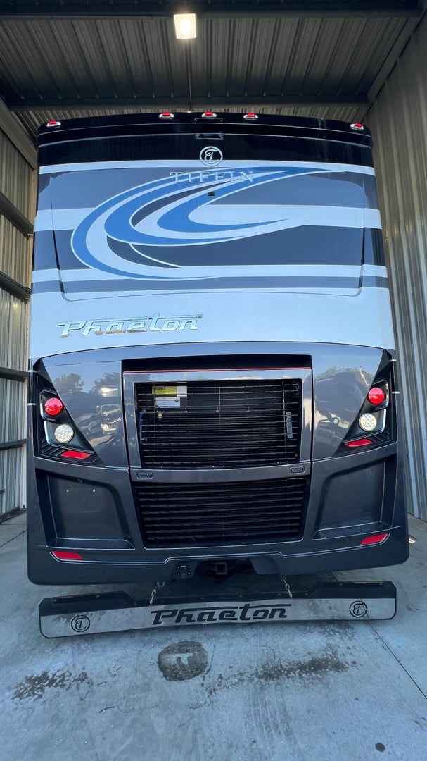 2022 Tiffin Phaeton 44 OH, Exterior photo 3