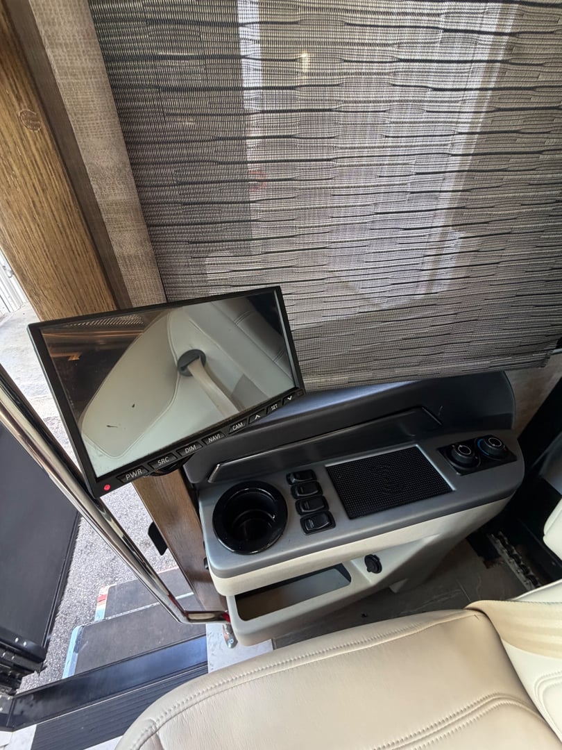 2022 Newmar New Aire 3541, Cockpit photo 5