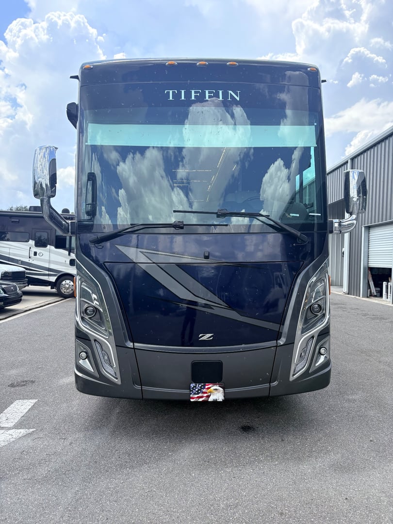 2025 Tiffin Zephyr 45 PZ, Exterior photo 4