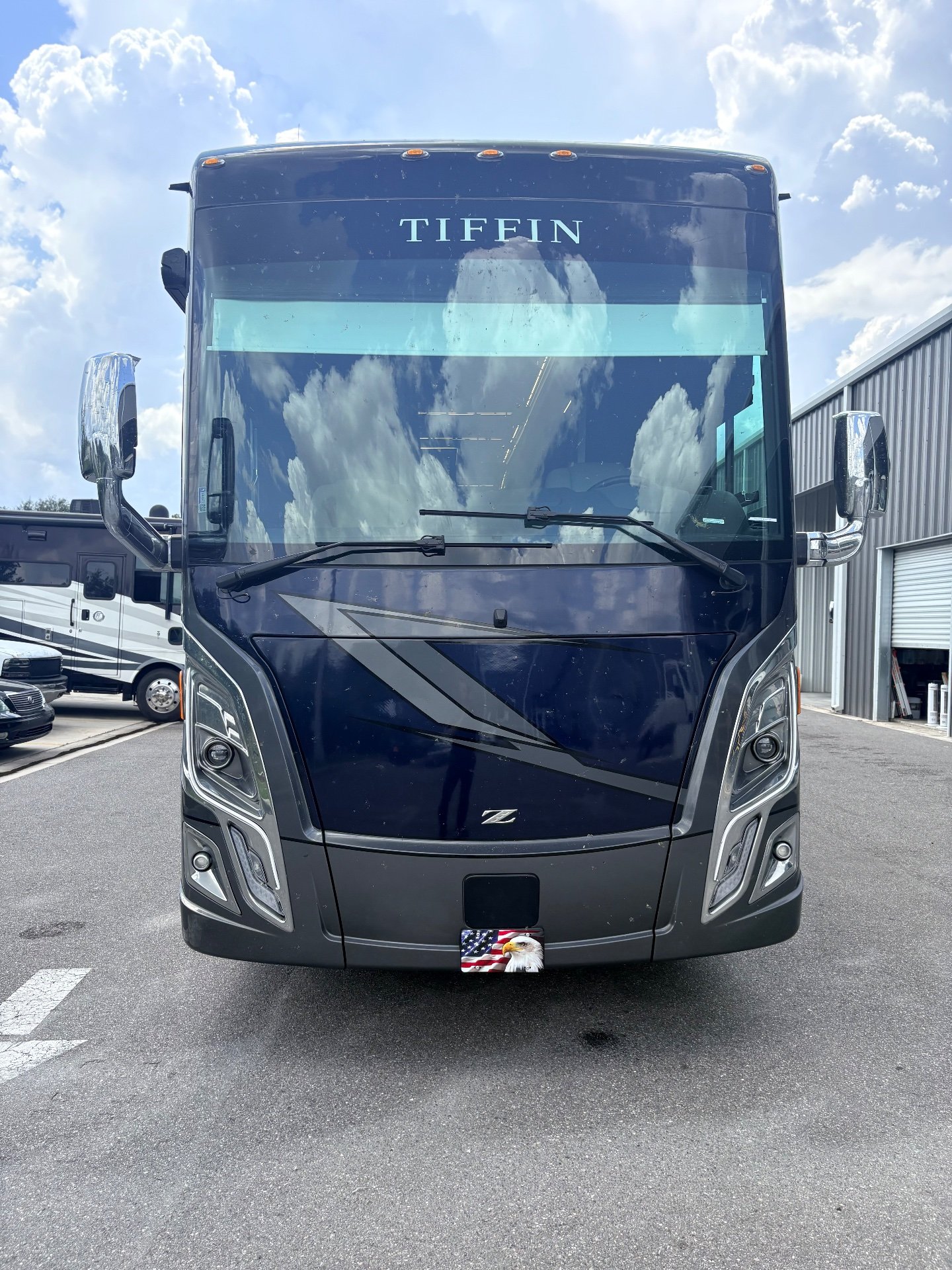 2025 Tiffin Zephyr Z - Exterior view 2