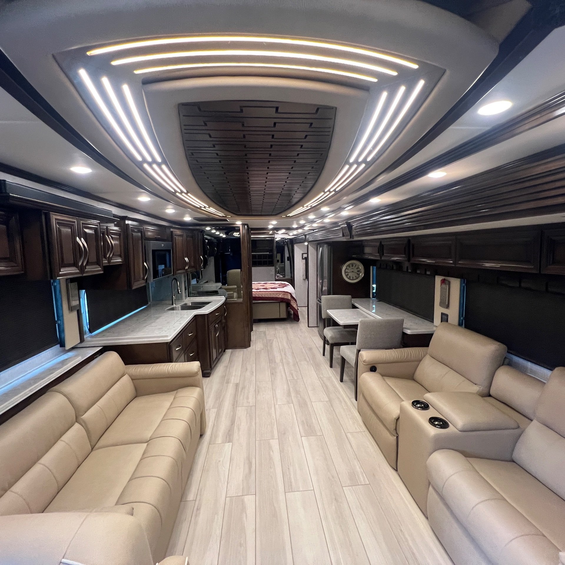 2022 Newmar London Aire 4579 - Interior view