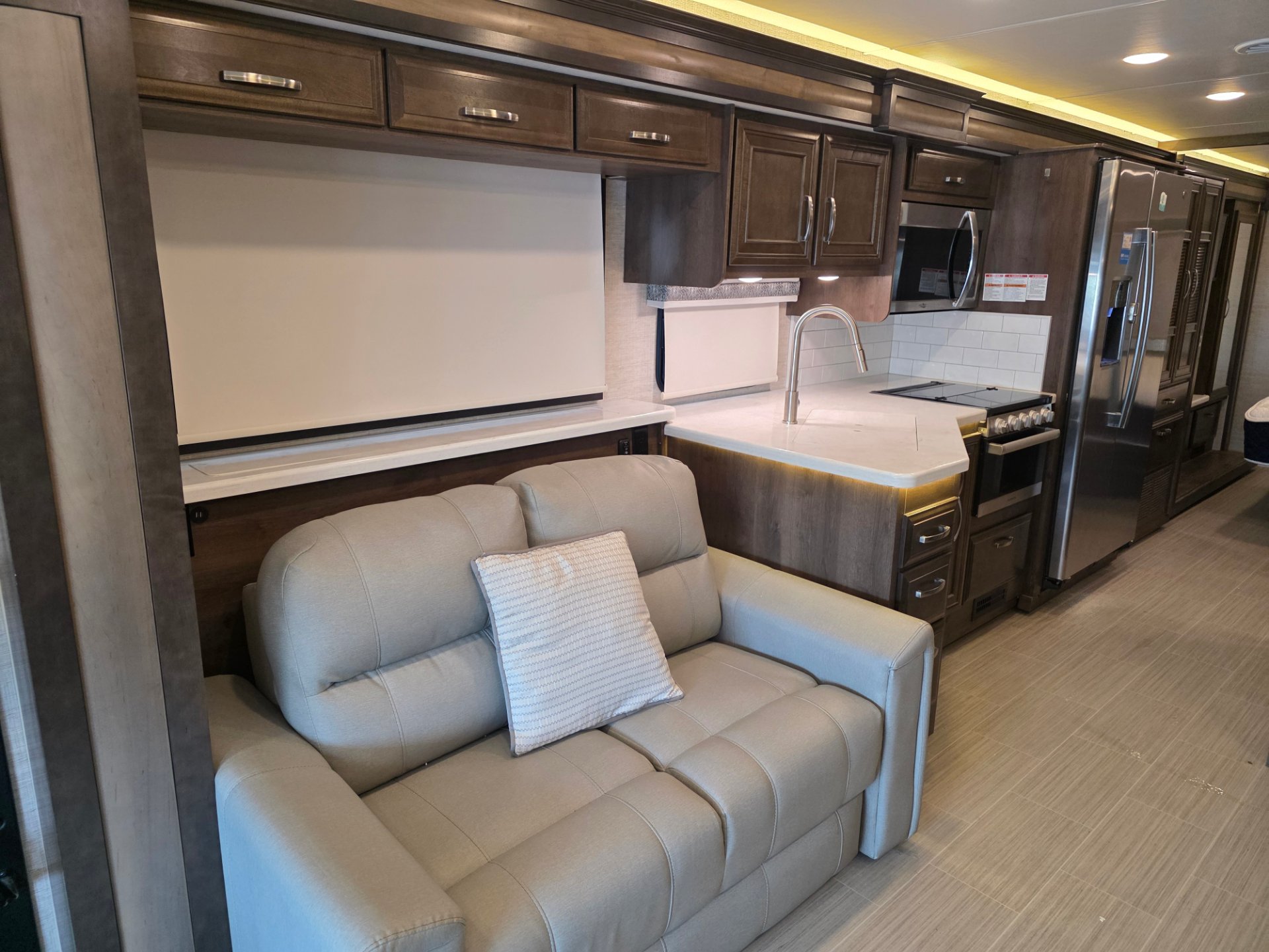 2022 Entegra Coach Vision XL 34G - Interior view 3