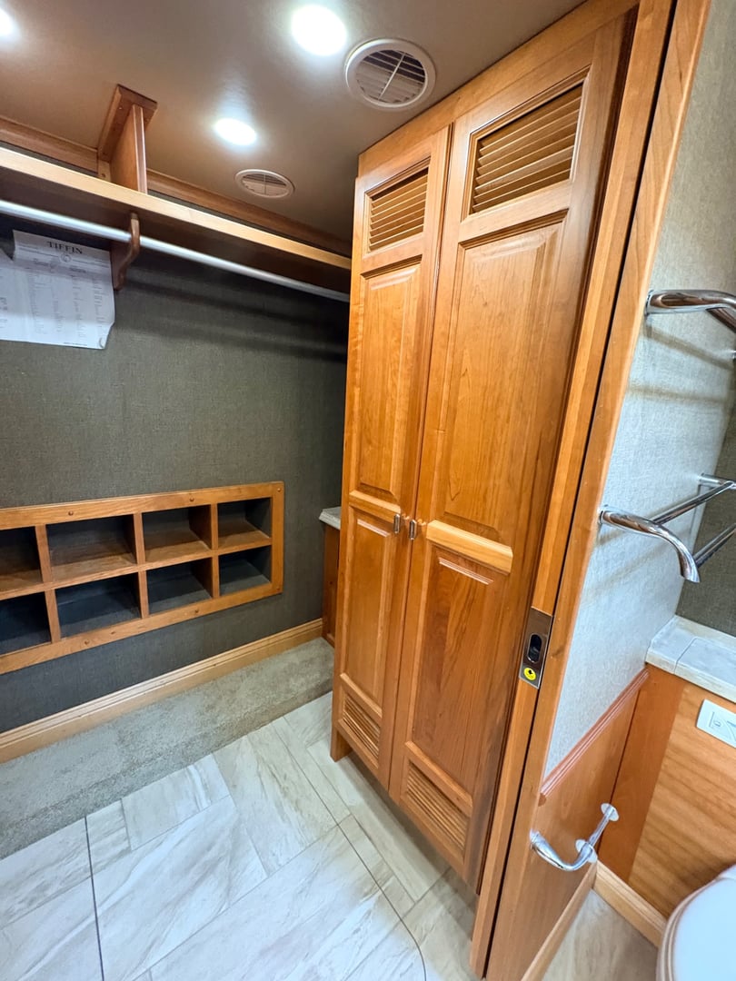 2017 Tiffin Allegro Bus 45 OPP, Interior photo 17