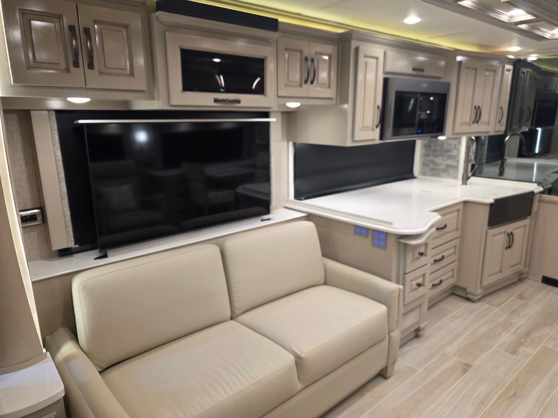 2024 Newmar Dutch Star 4081 - Interior view 3