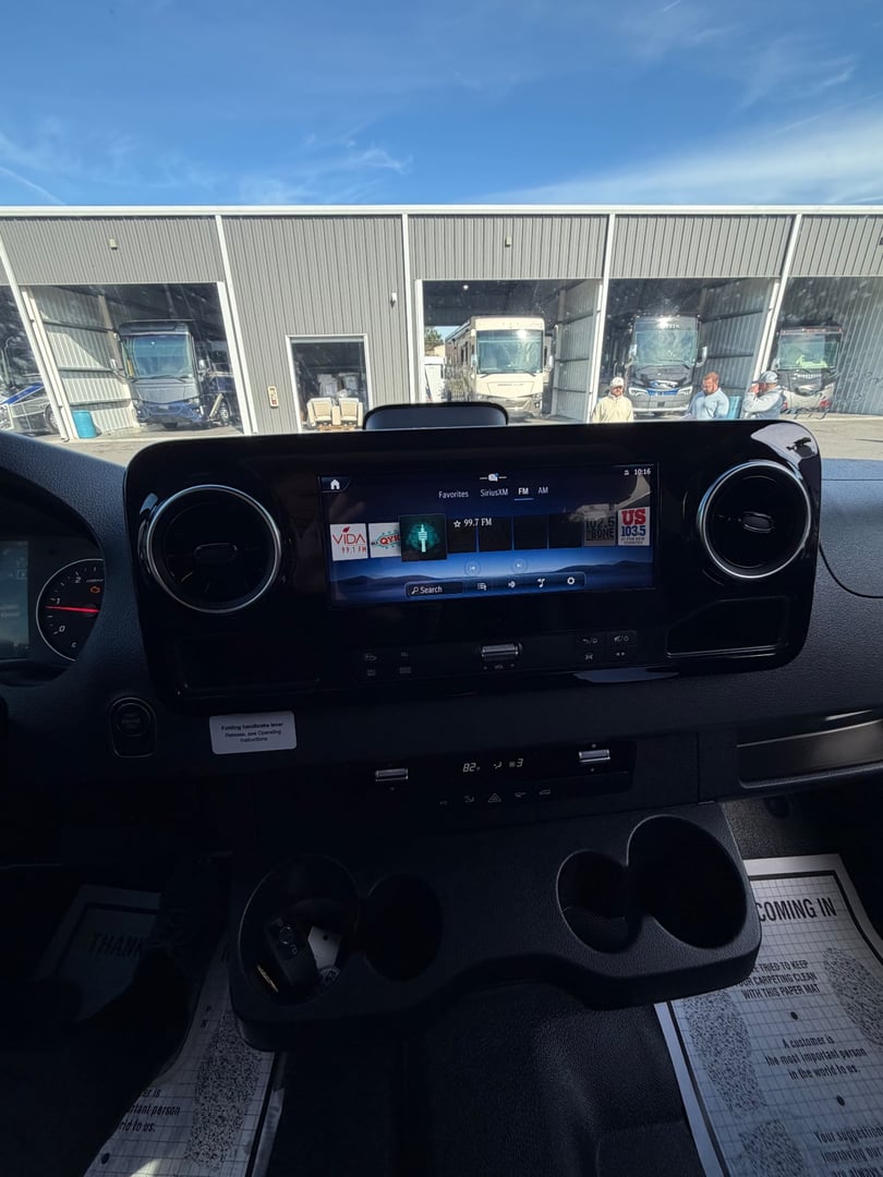 2026 Chinook RV Summit SS, Cockpit photo 6