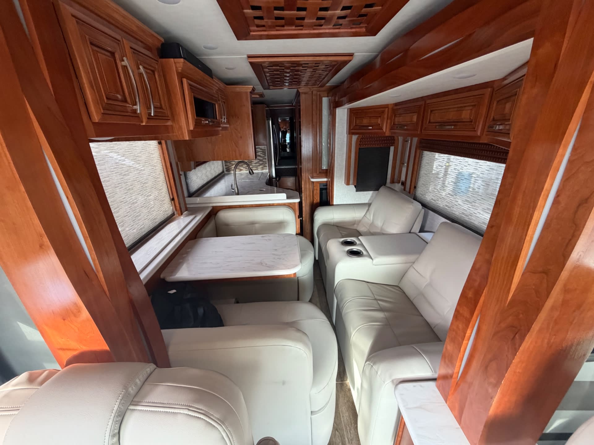 2019 Newmar New Aire 3343 - Interior view