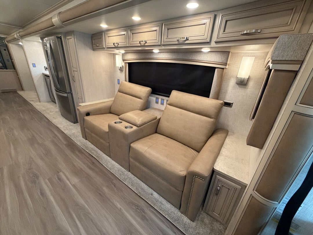 2023 Newmar Kountry Star 4068, Living area photo 3
