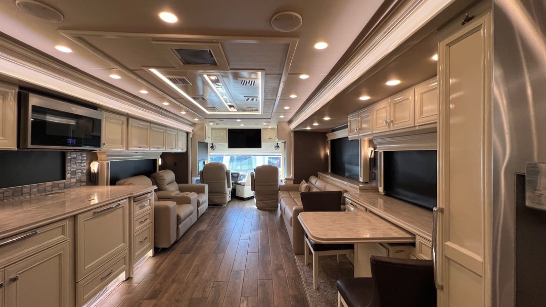 2022 Tiffin Phaeton 44 OH, Kitchen photo 2