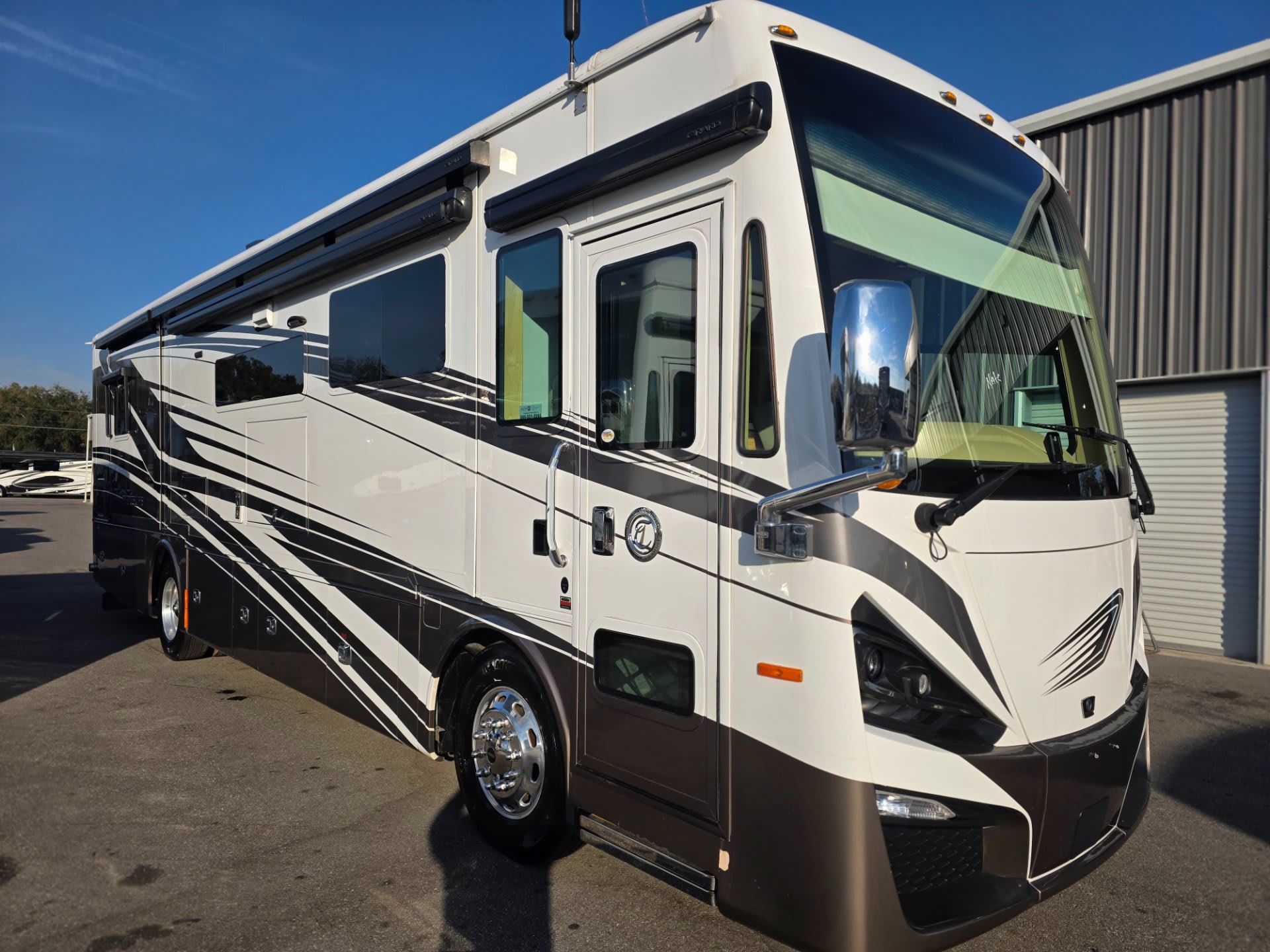 2022 Tiffin Phaeton 36 SH - Exterior view