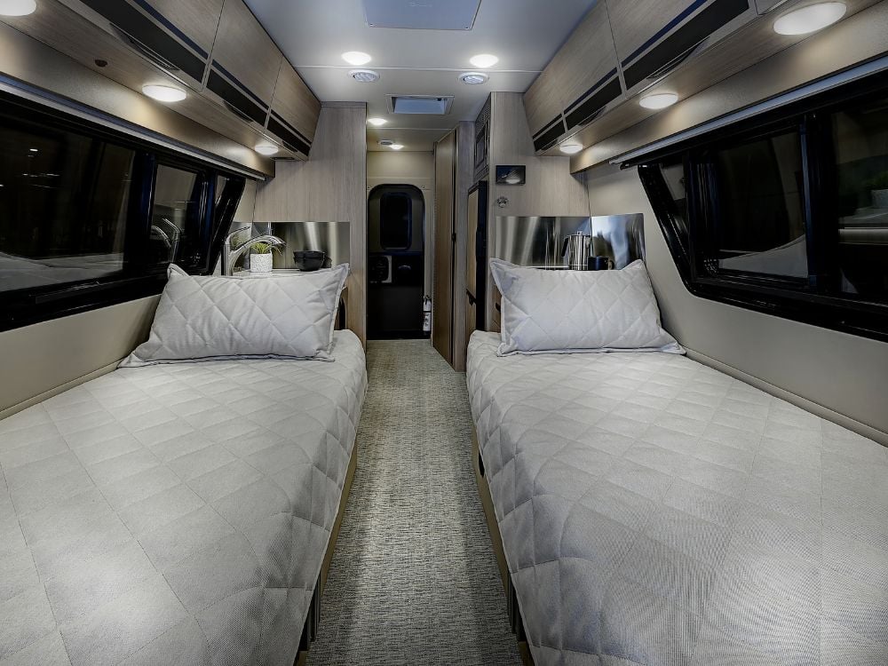 Chinook RV Summit FTB, Interior photo 3