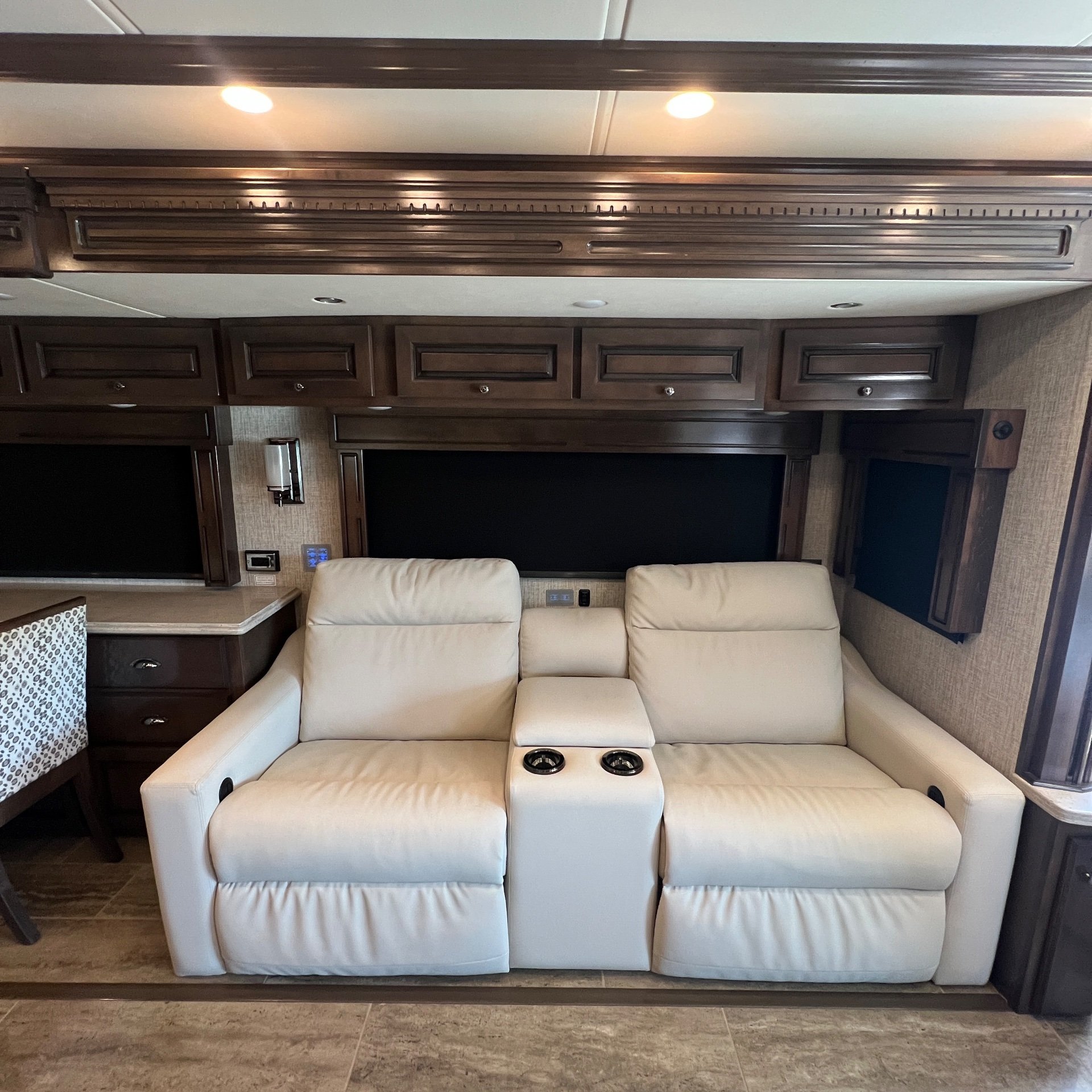 2021 Newmar Dutch Star 4310 - Interior view 3