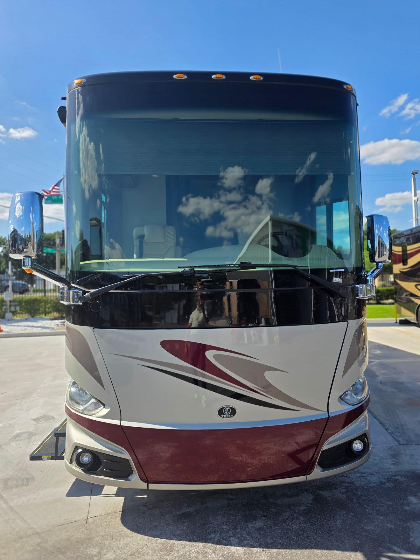2017 Tiffin Phaeton 40 IH - Exterior view 2