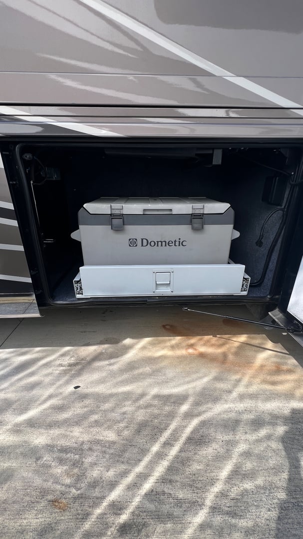2018 Newmar Dutch Star 4369, Exterior photo 7