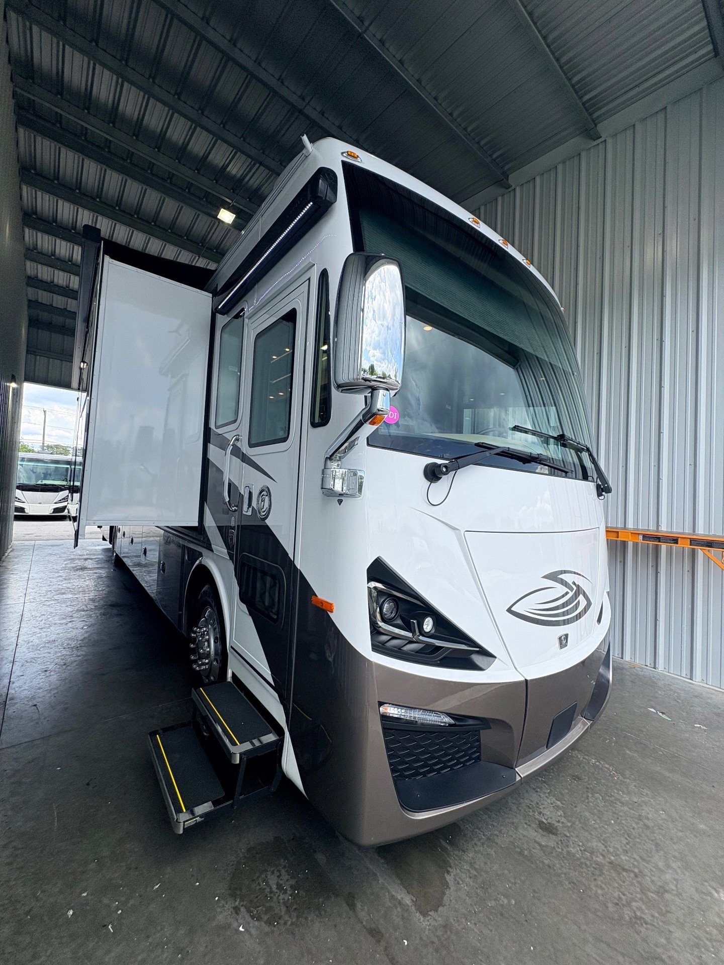 2023 Tiffin Phaeton 40 IH - Exterior view