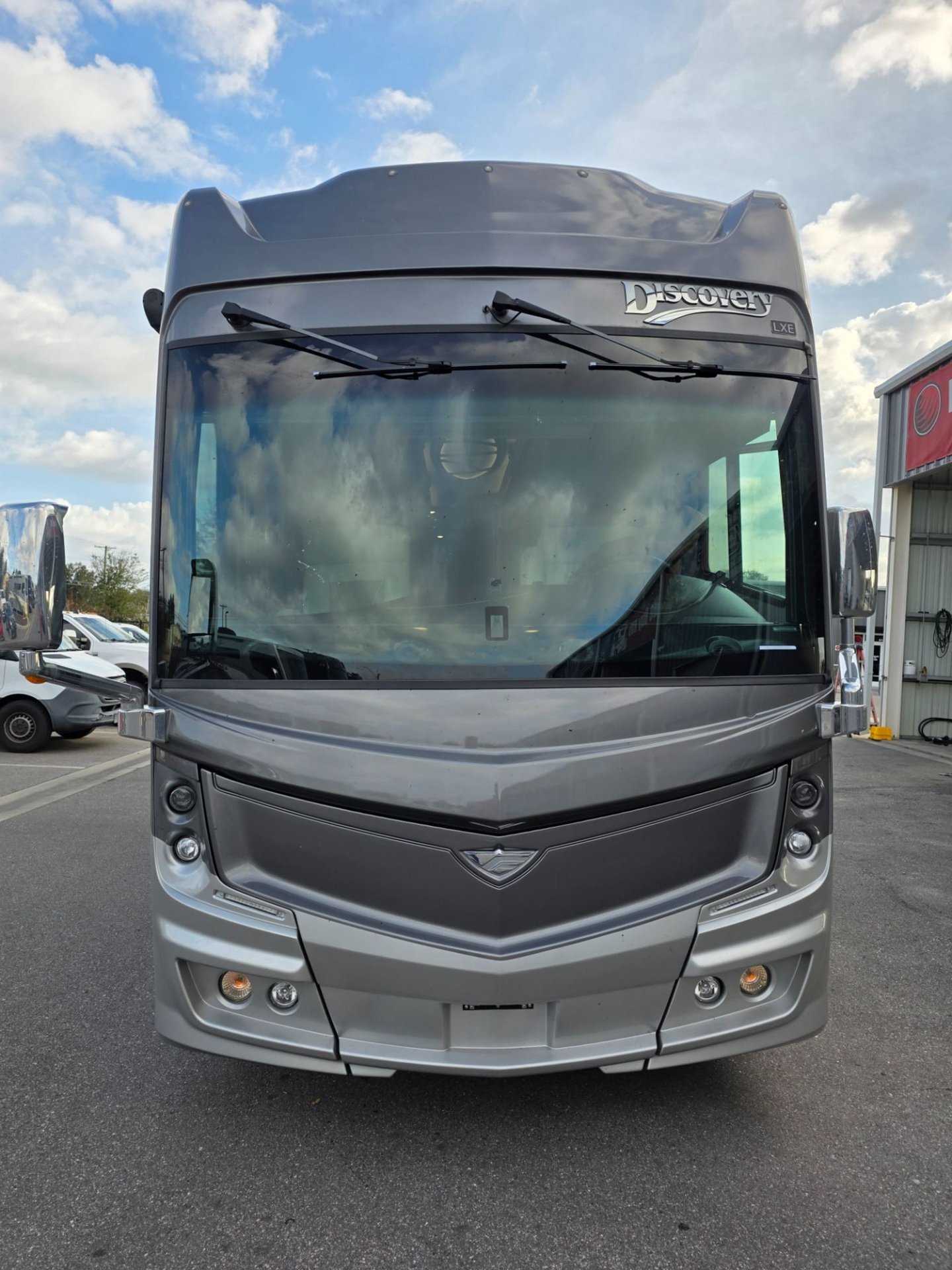 2022 Fleetwood Discovery LXE 44B - Exterior view 2
