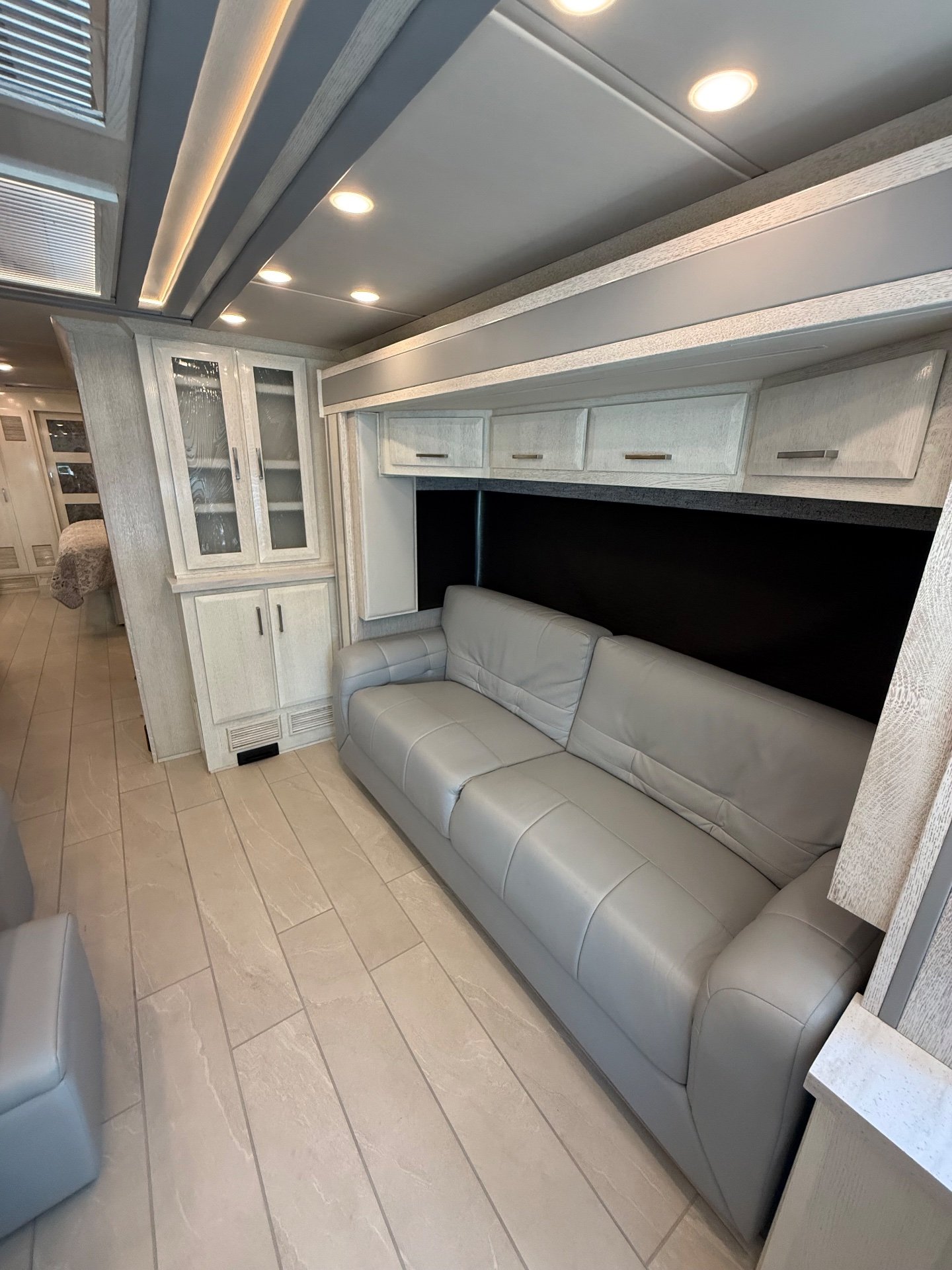 2022 Newmar New Aire 3543 - Interior view 2
