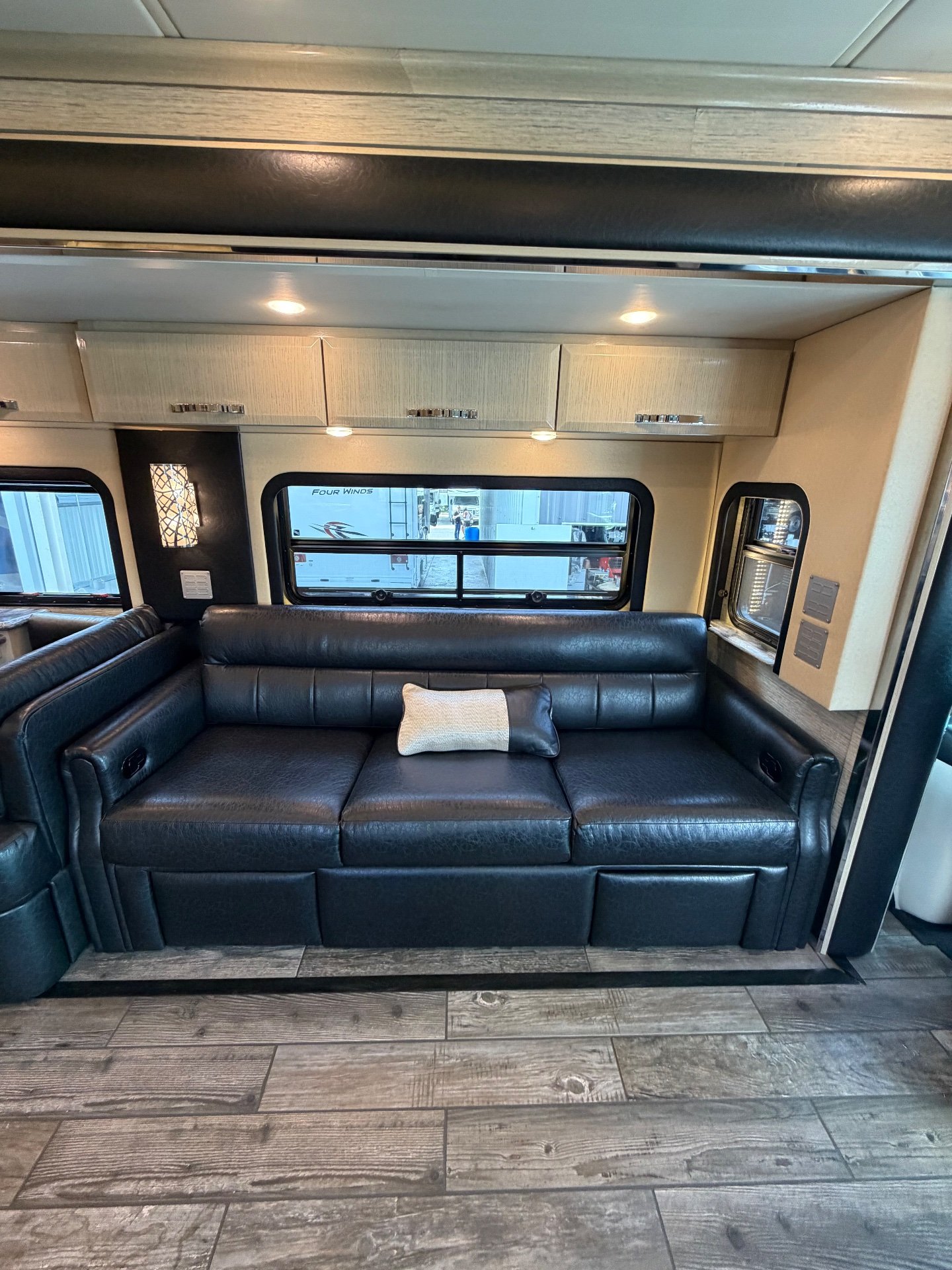 2016 Newmar King Aire 4519 - Interior view 2