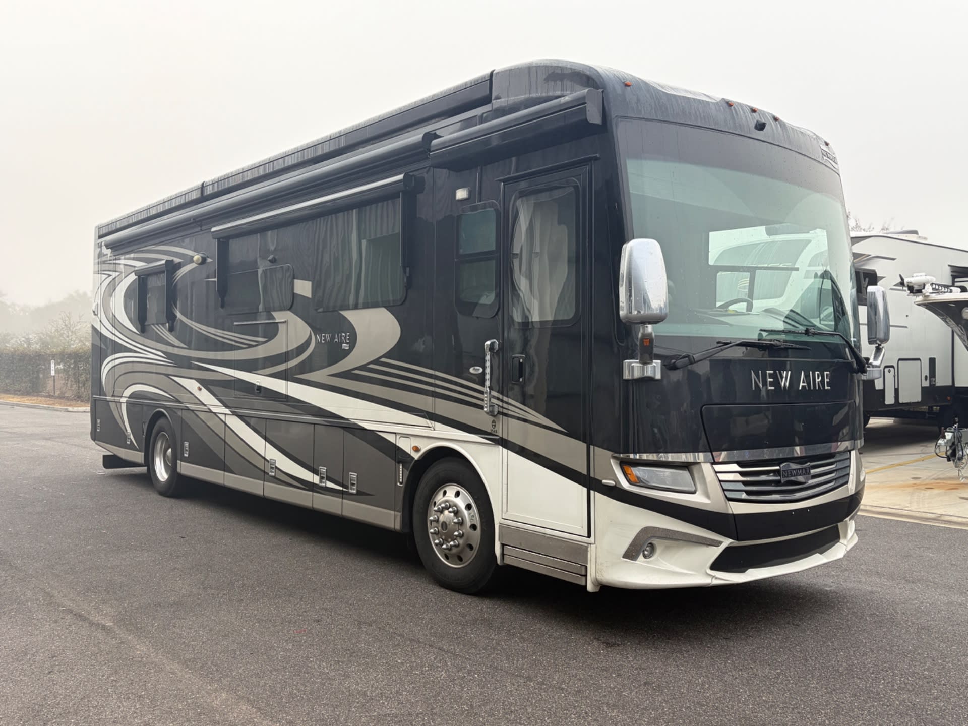 2020 Newmar New Aire 3543 - Exterior view