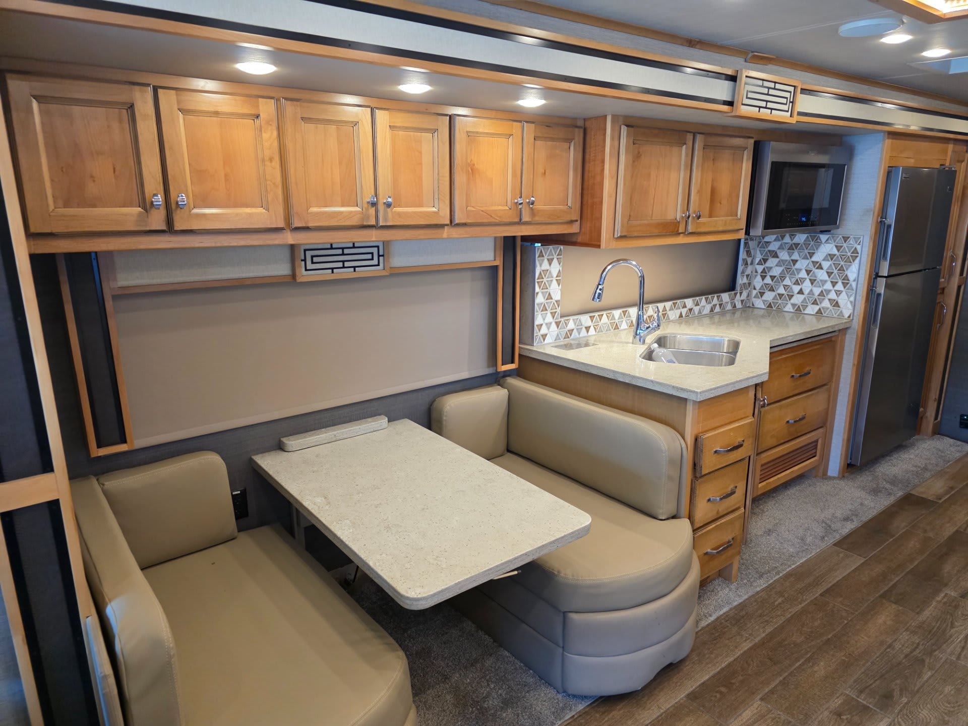 2021 Tiffin Allegro Red 33 AA - Interior view 3