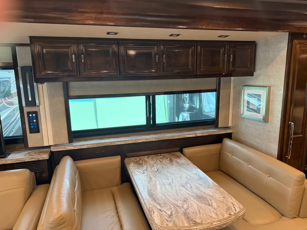 2019 Tiffin Allegro Bus 45 OPP, Dining area photo 2