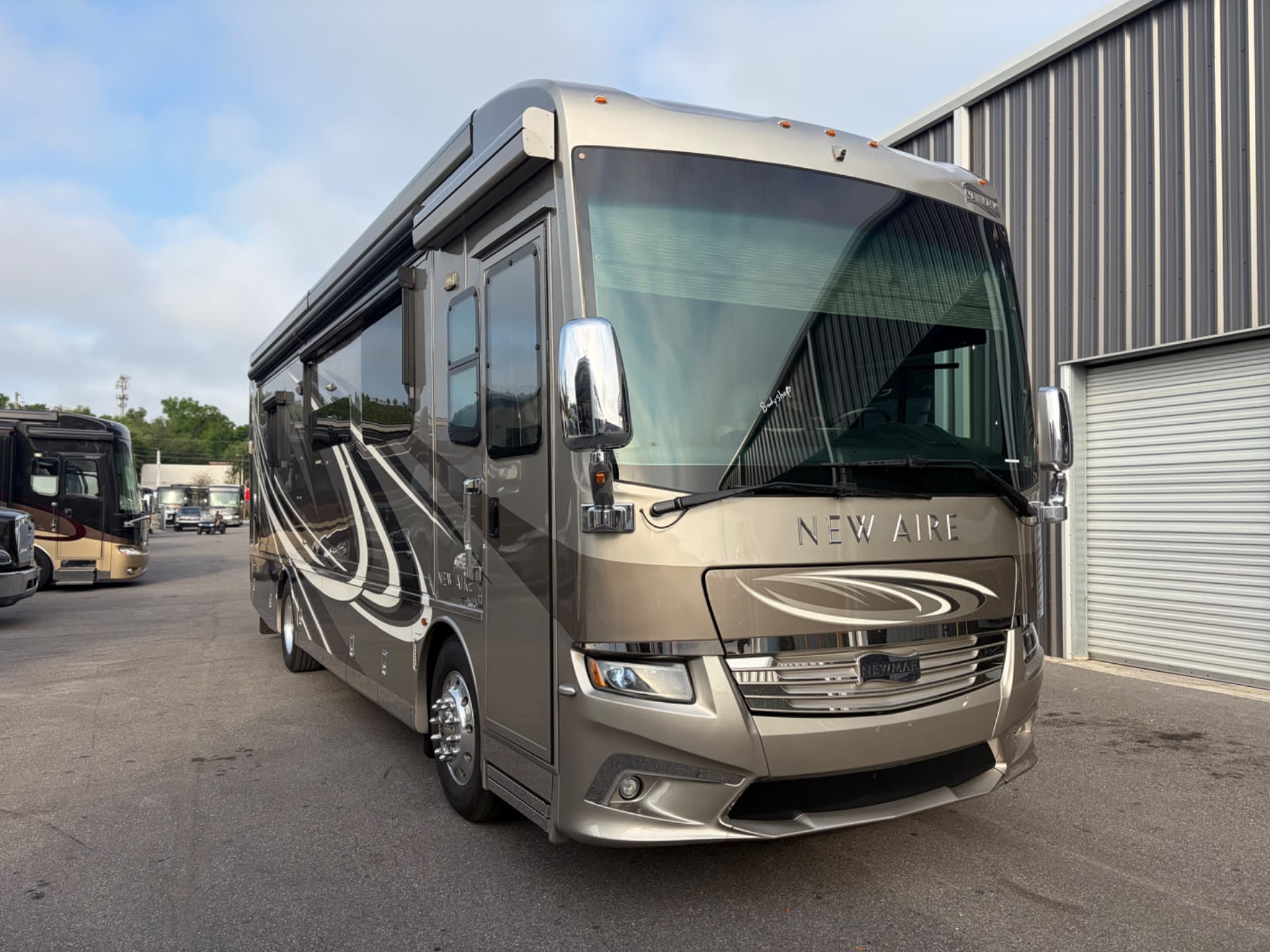 2019 Newmar New Aire 3343 - Exterior view
