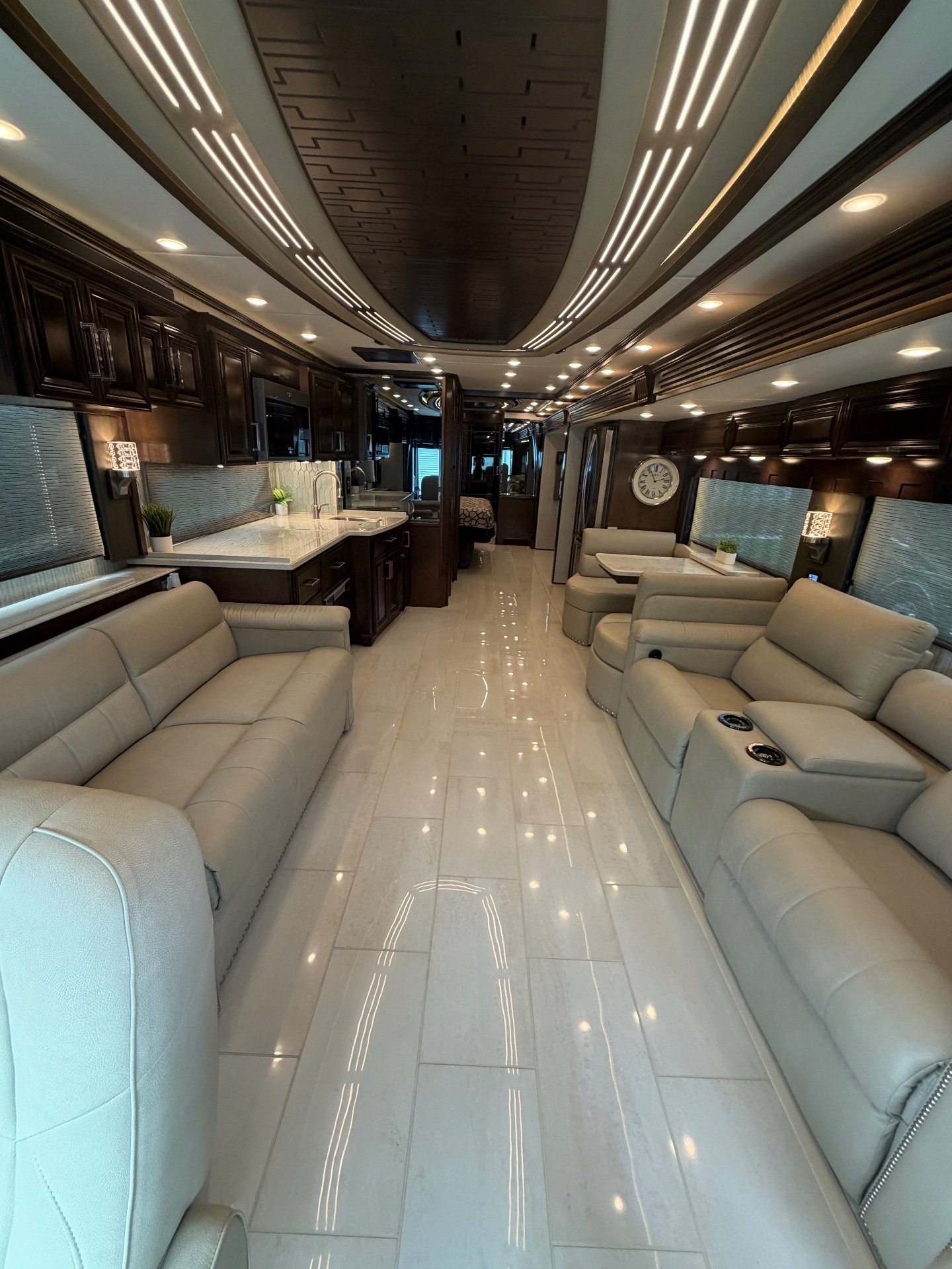 2022 Newmar London Aire 4551 - Interior view