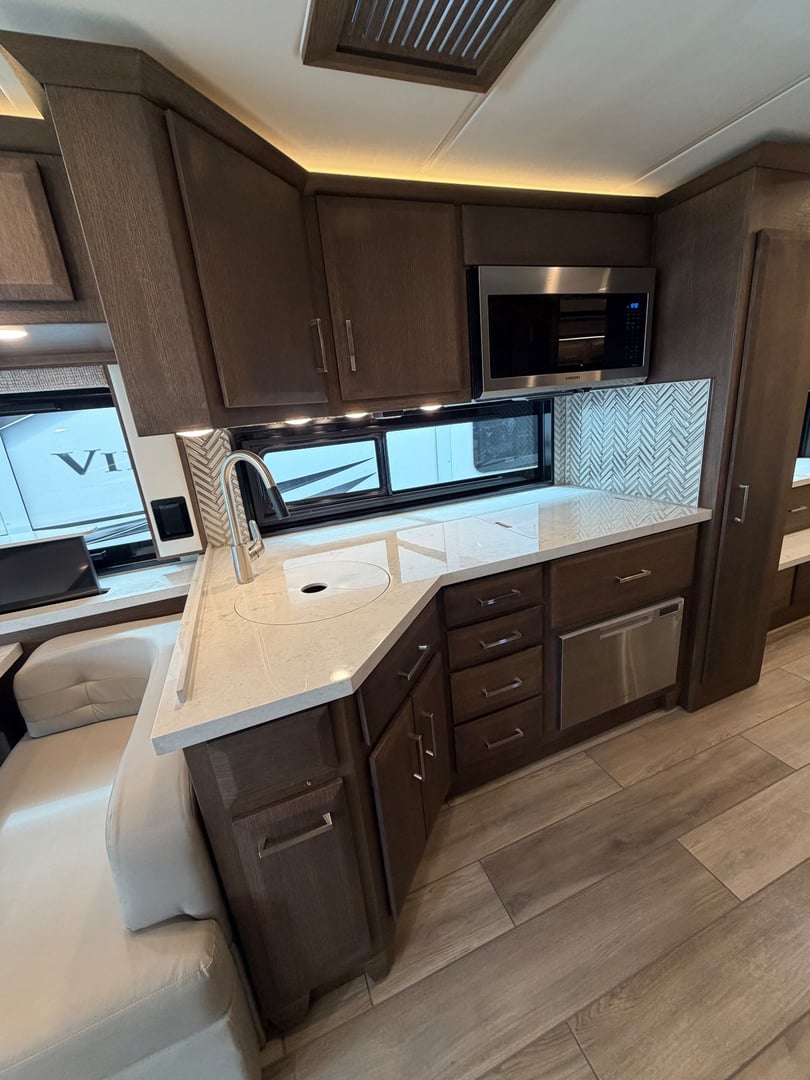 2024 Newmar New Aire 3547, Kitchen photo 2