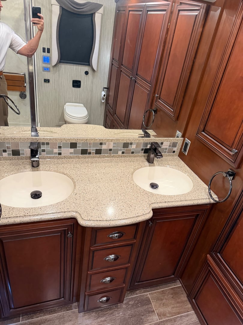 2017 Newmar Dutch Star 4369, Bathroom photo 4