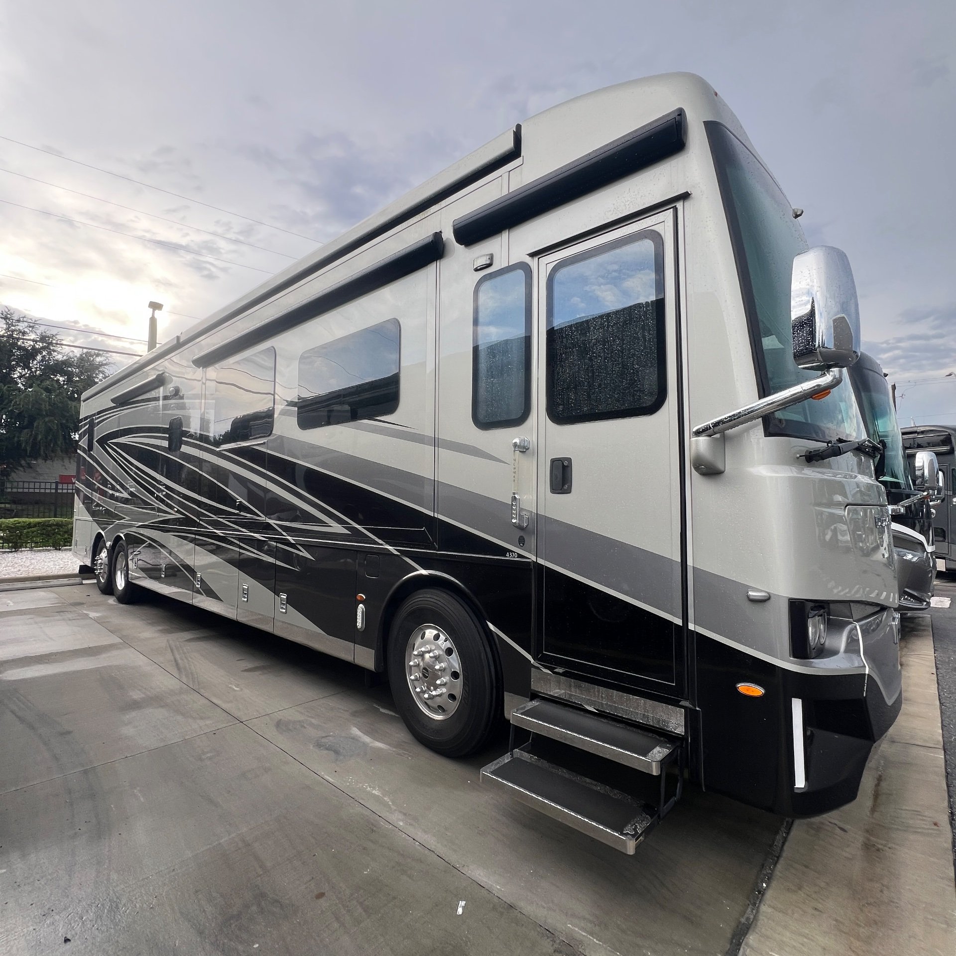 2023 Newmar Dutch Star 4370 - Exterior view
