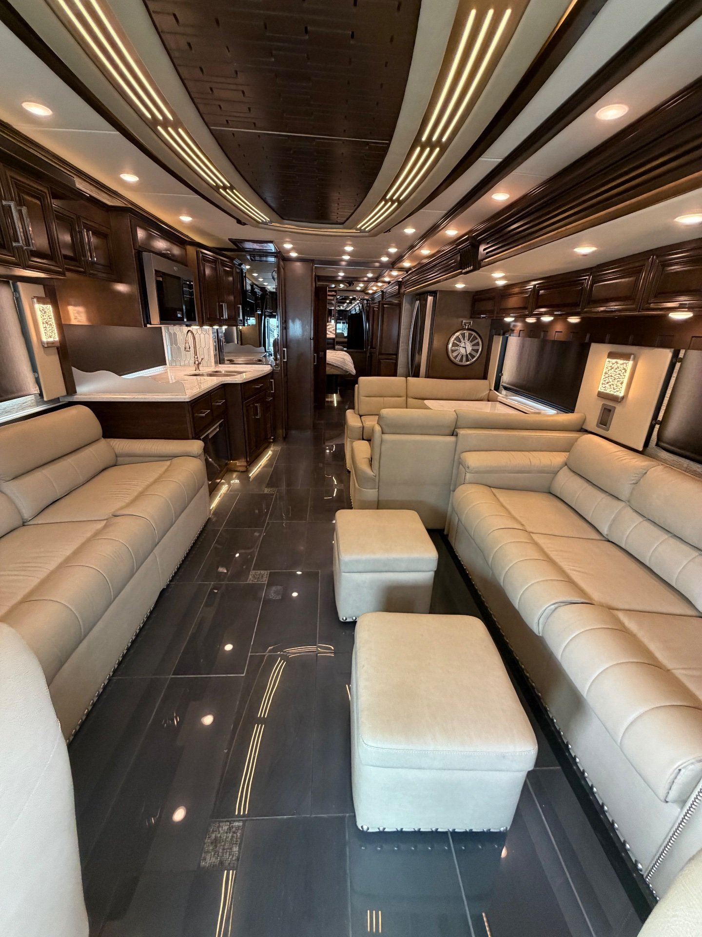 2020 Newmar London Aire 4535 - Interior view
