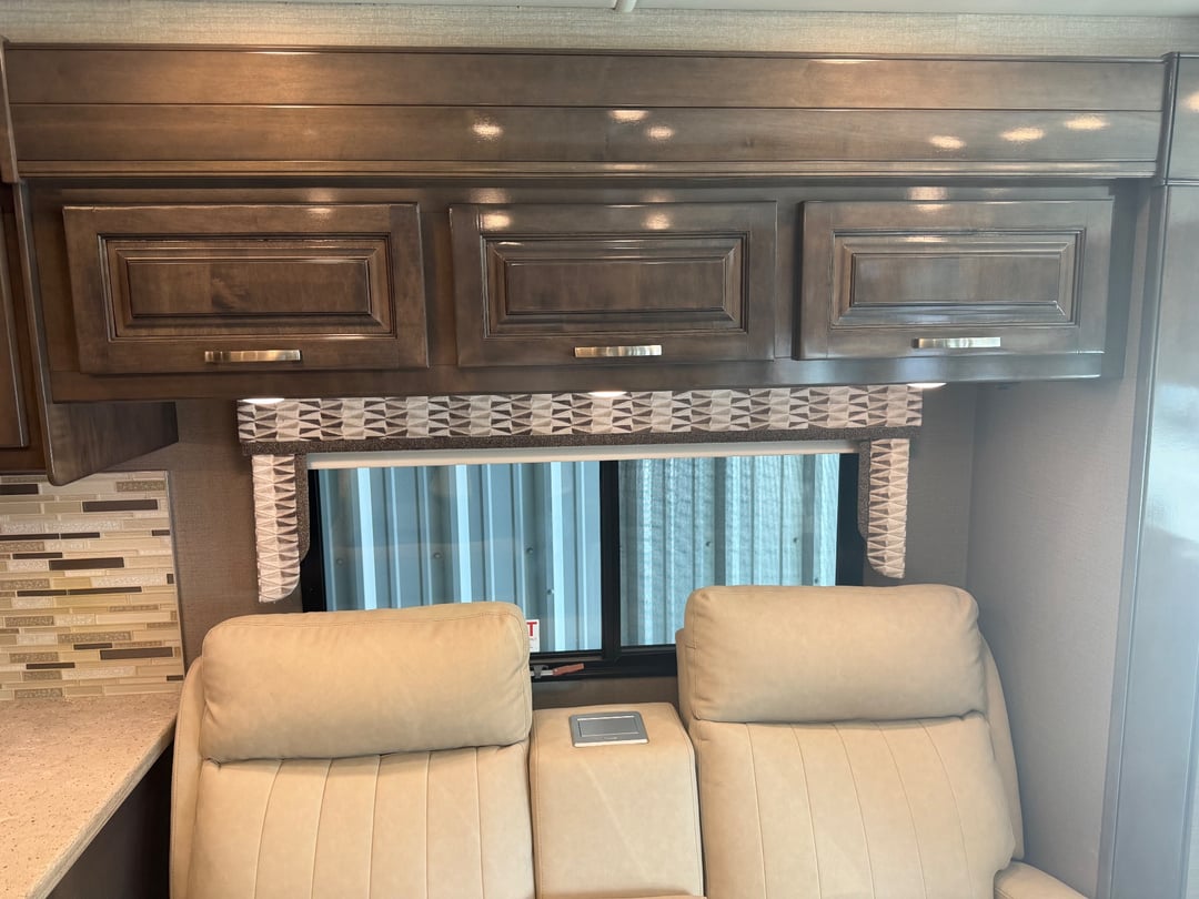 2020 Entegra Coach Reatta XL 39BH, Living area photo 4