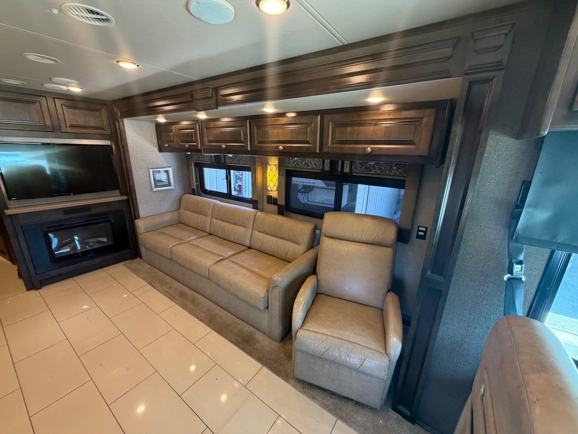 2017 Tiffin Allegro Red 37 PA - Interior view 2