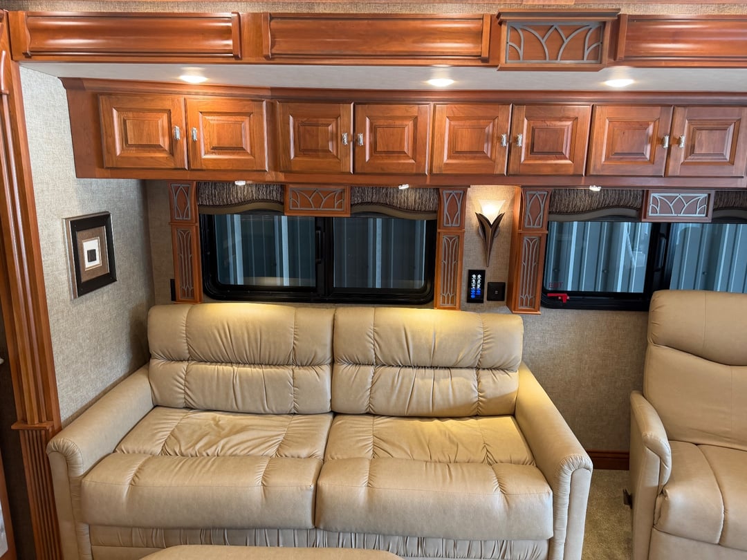 2017 Tiffin Allegro Bus 37 AP, Living area photo 6