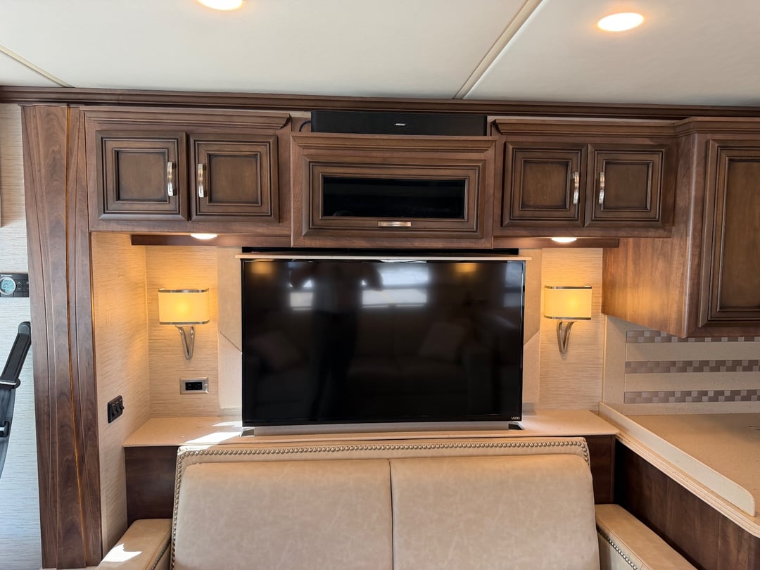 2018 Newmar Ventana 4037, Living area photo 8