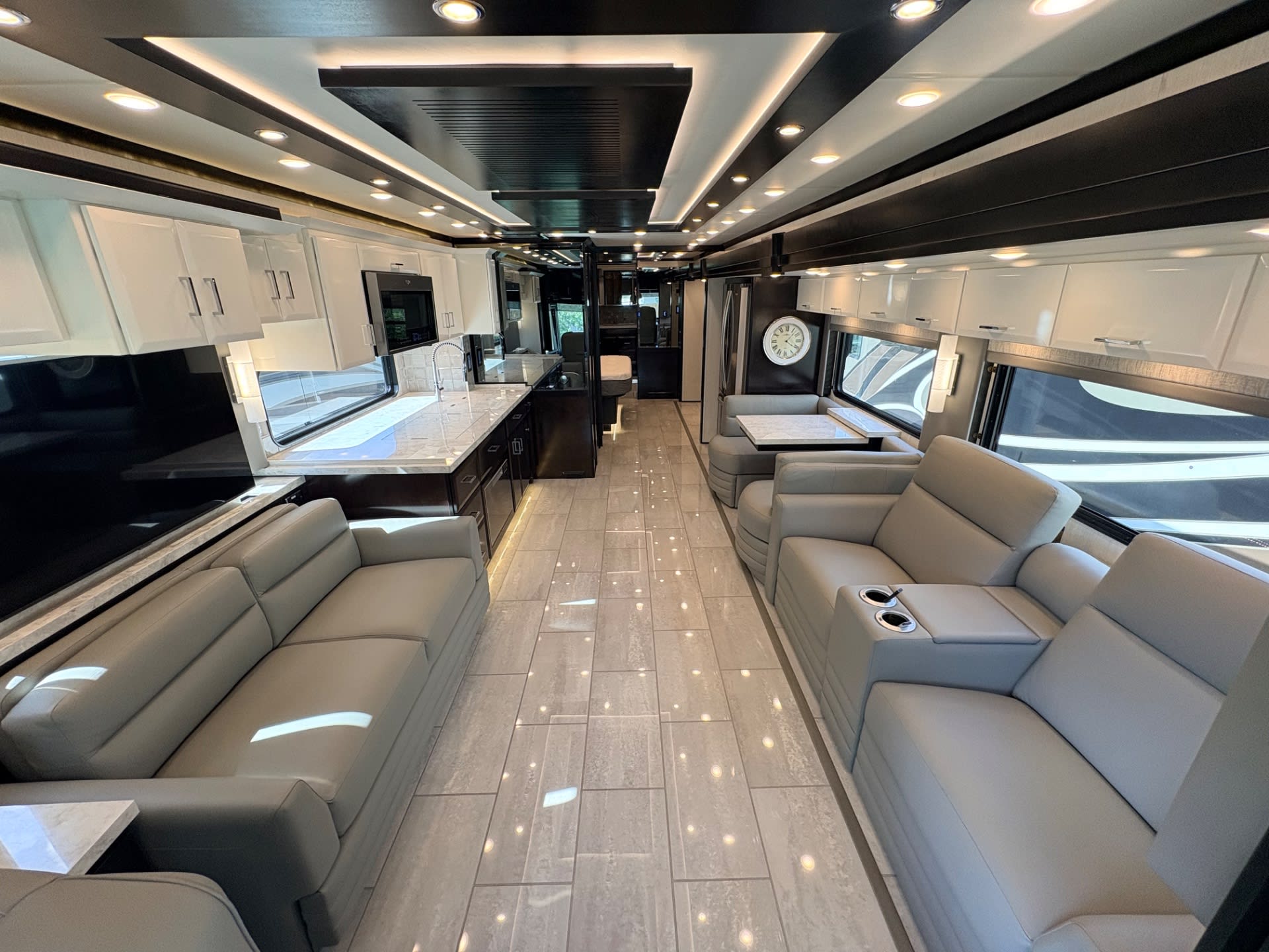 2025 Newmar Mountain Aire 4118 - Interior view