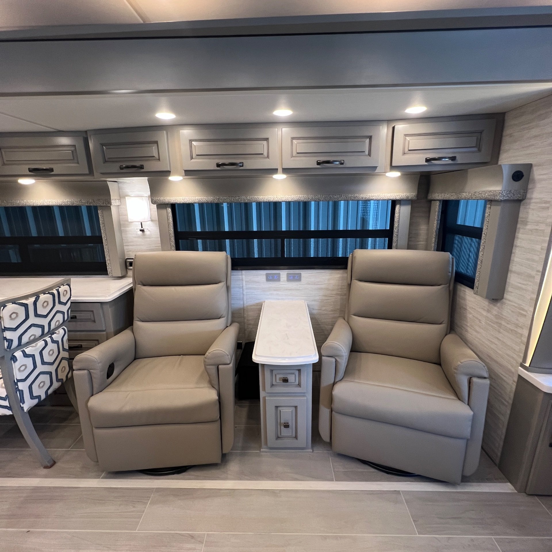 2024 Newmar Dutch Star 4081 - Interior view 3