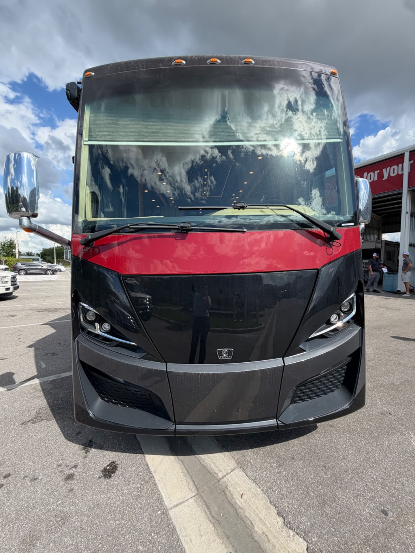 2020 Tiffin Phaeton 40 IH - Exterior view 2