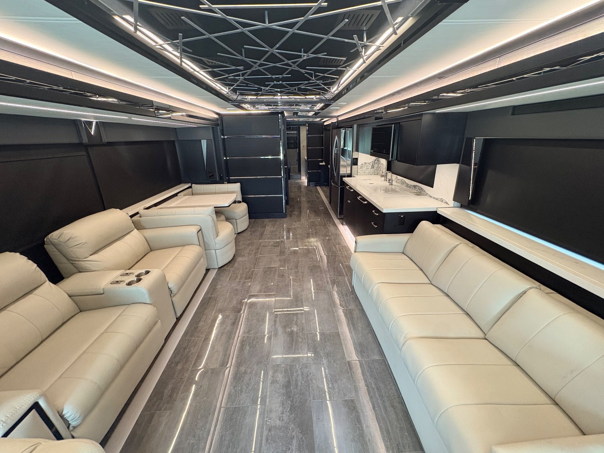 2025 Tiffin Zephyr Z - Interior view