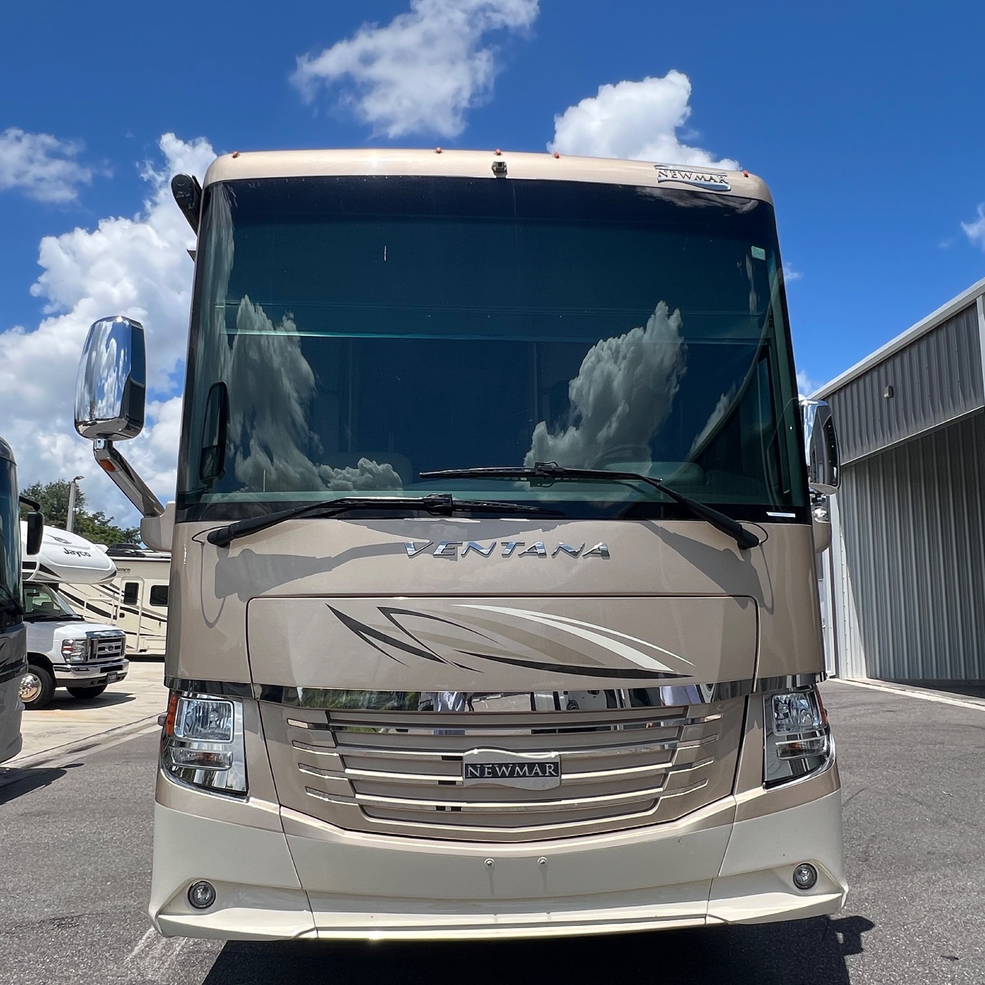 2019 Newmar Ventana 4037 - Exterior view 2