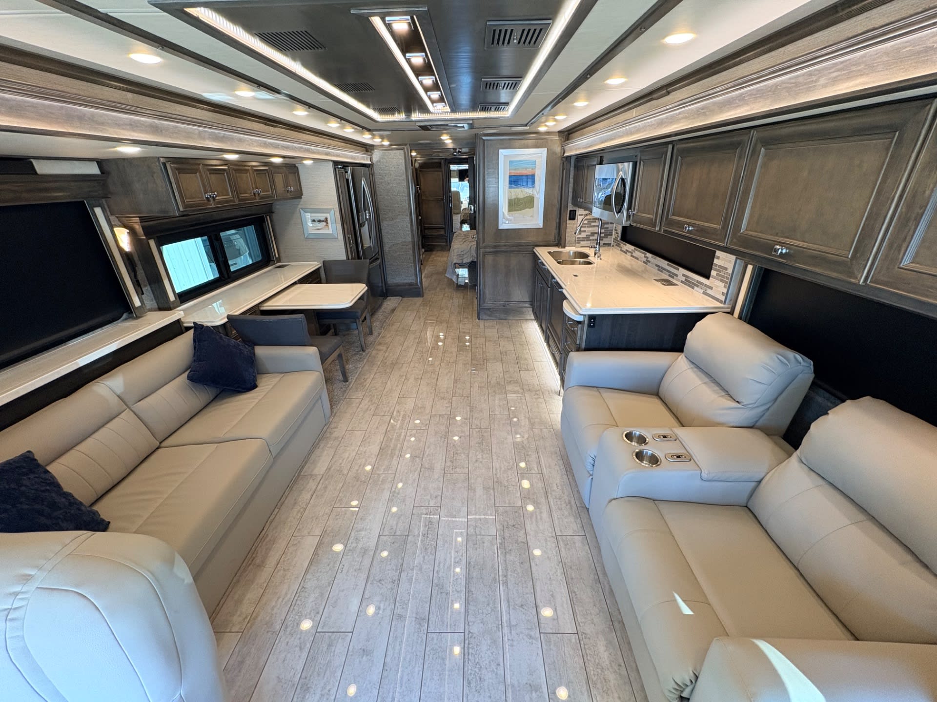 2022 Tiffin Phaeton 40 IH - Interior view