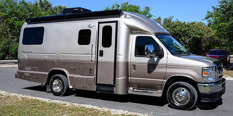 Coach House Platinum 221XL SD exterior