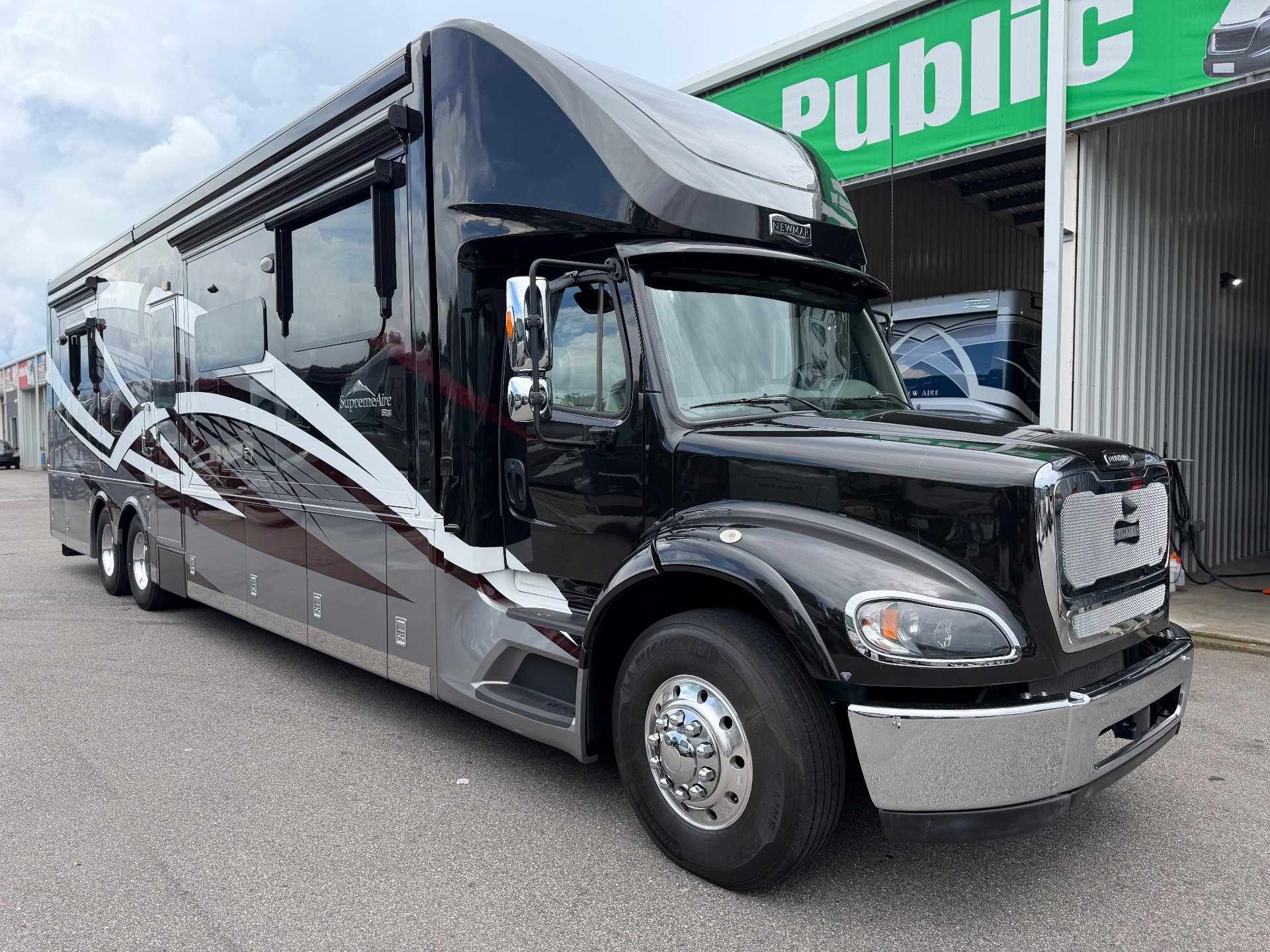 2023 Newmar Supreme Aire 4575 - Photo 2