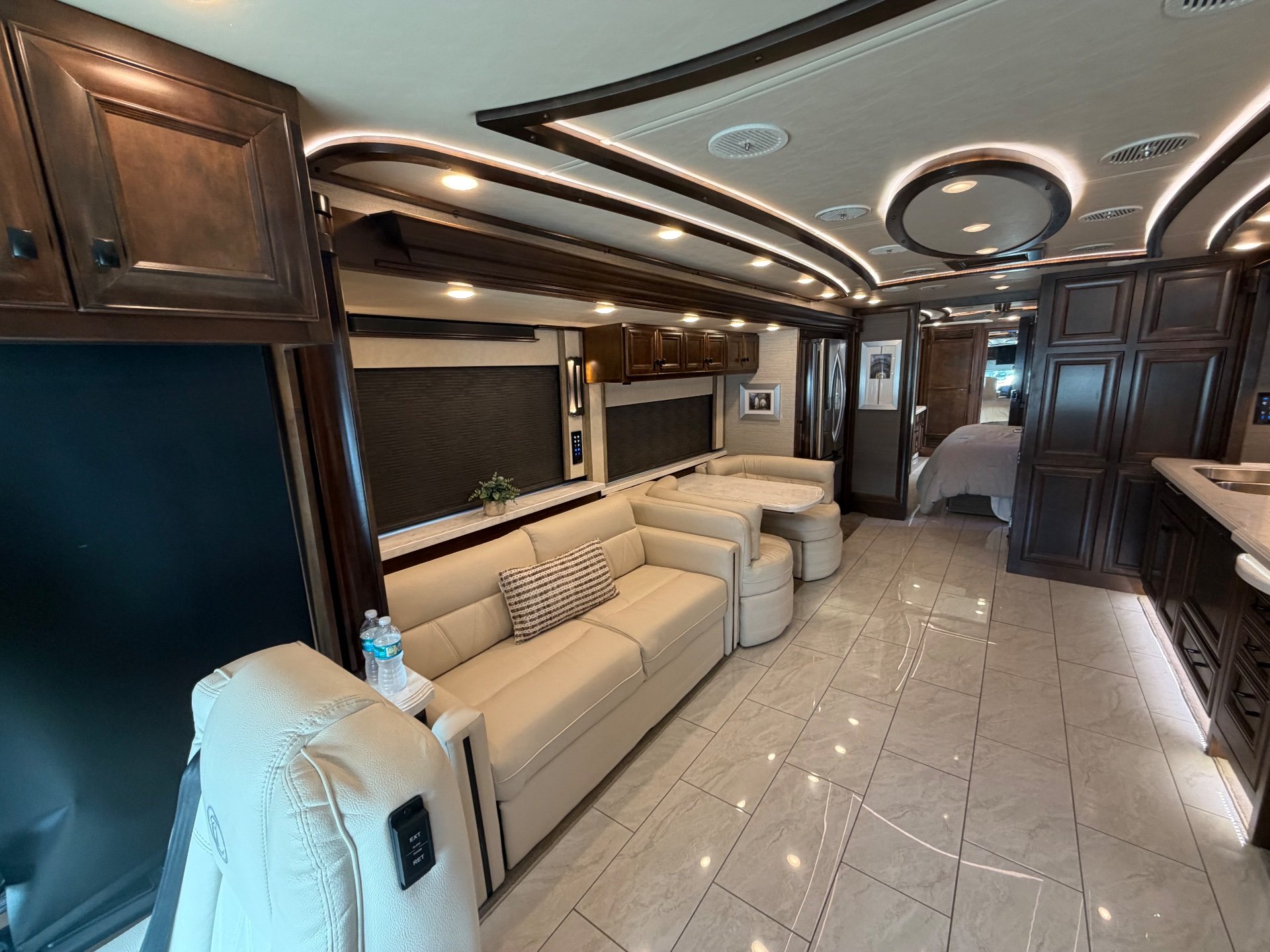 2021 Tiffin Allegro Bus 40 IP - Interior view 3