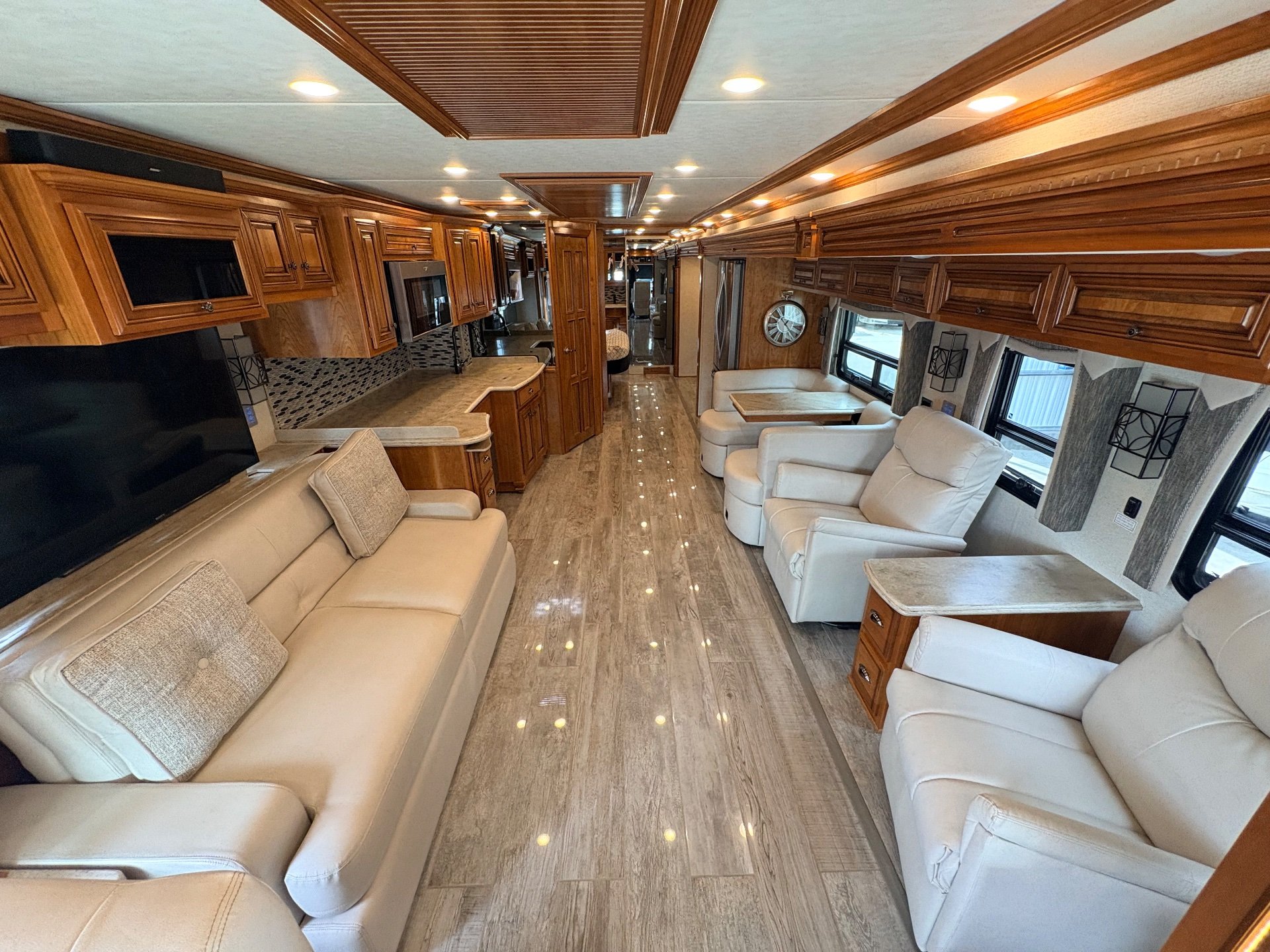 2018 Newmar Dutch Star 4018 - Interior view